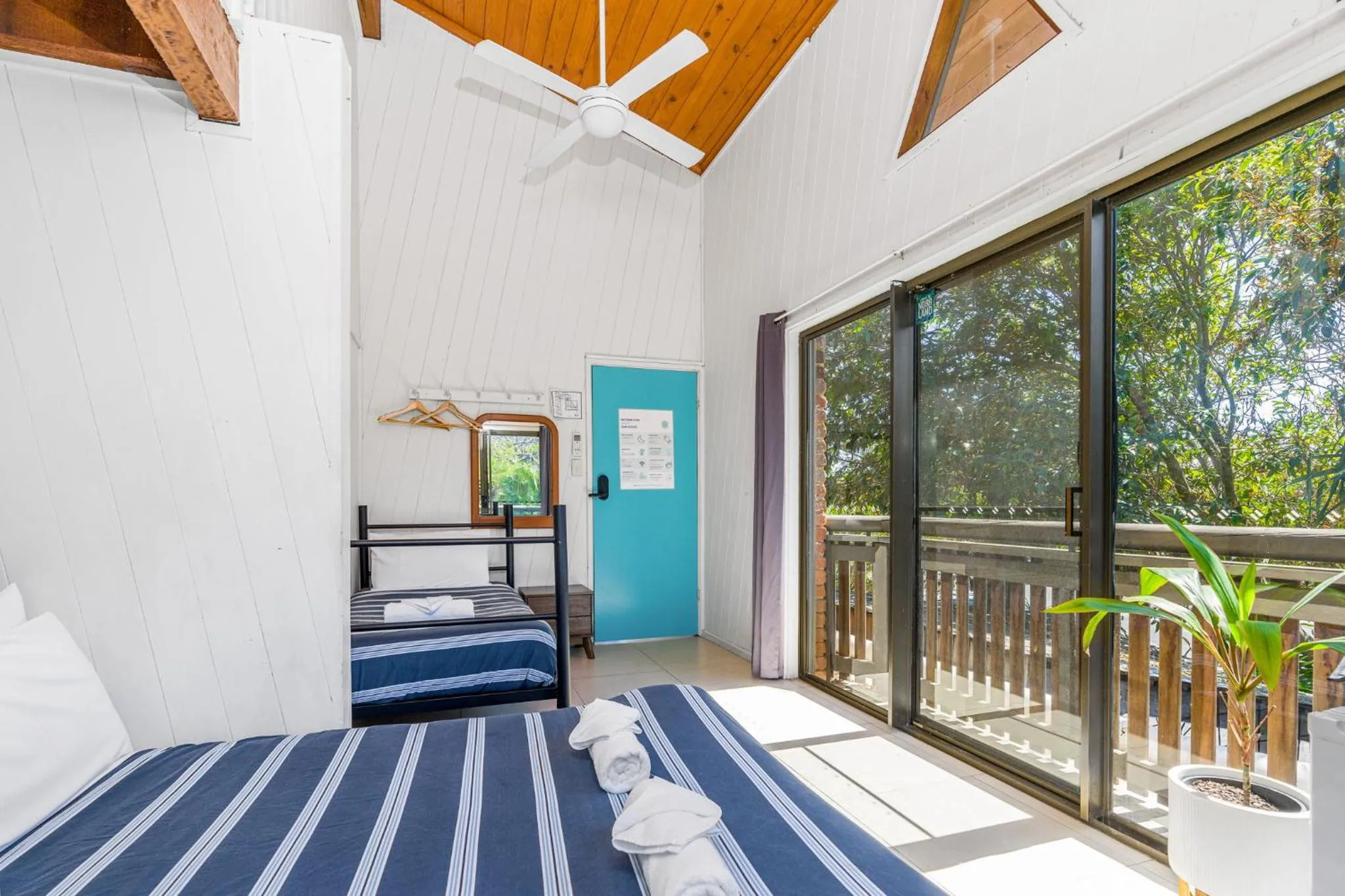 Photo of the whole room, Bed in Aquarius Backpackers Resort