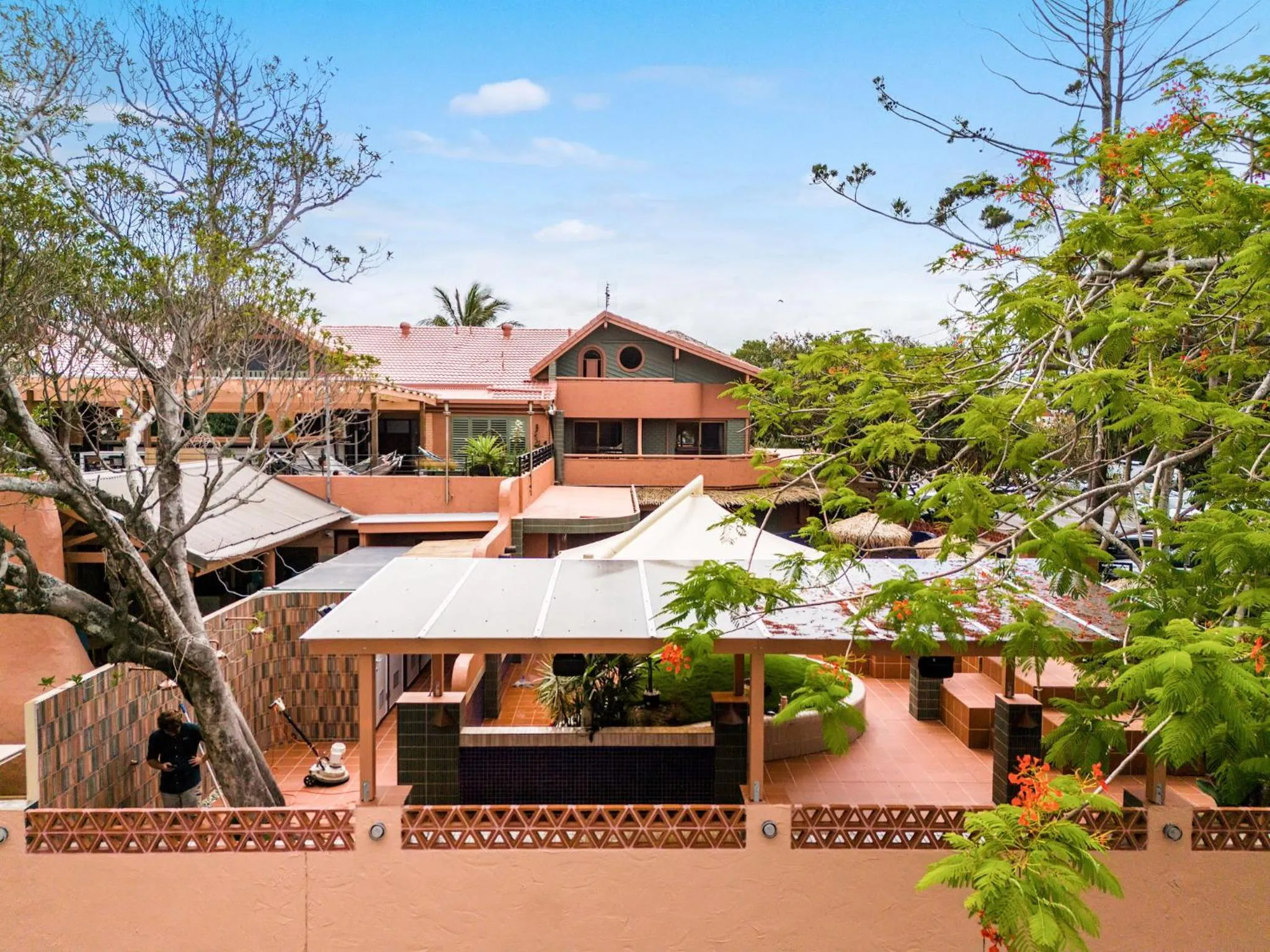 Property building in Aquarius Backpackers Resort