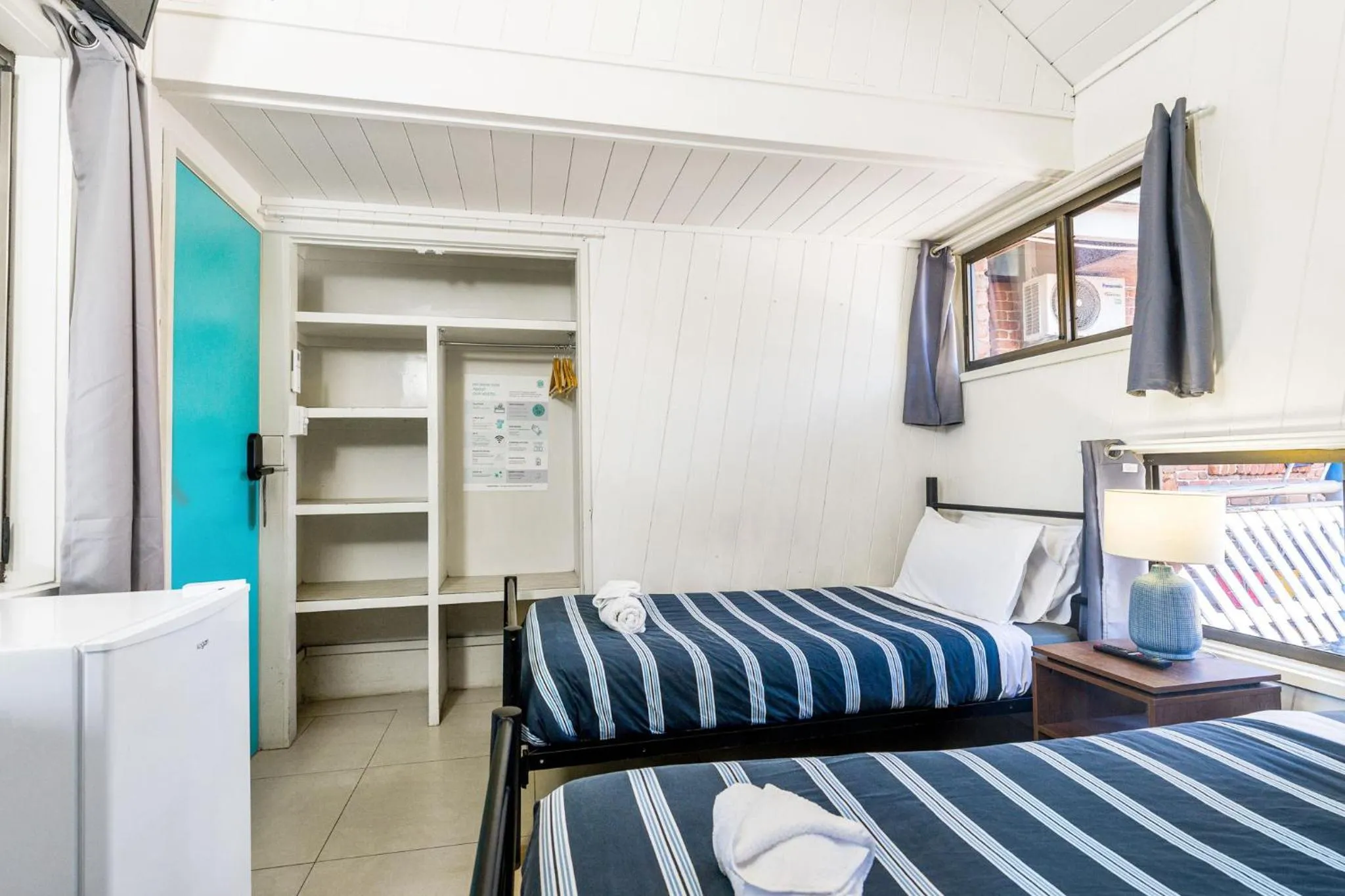 Photo of the whole room, Bed in Aquarius Backpackers Resort