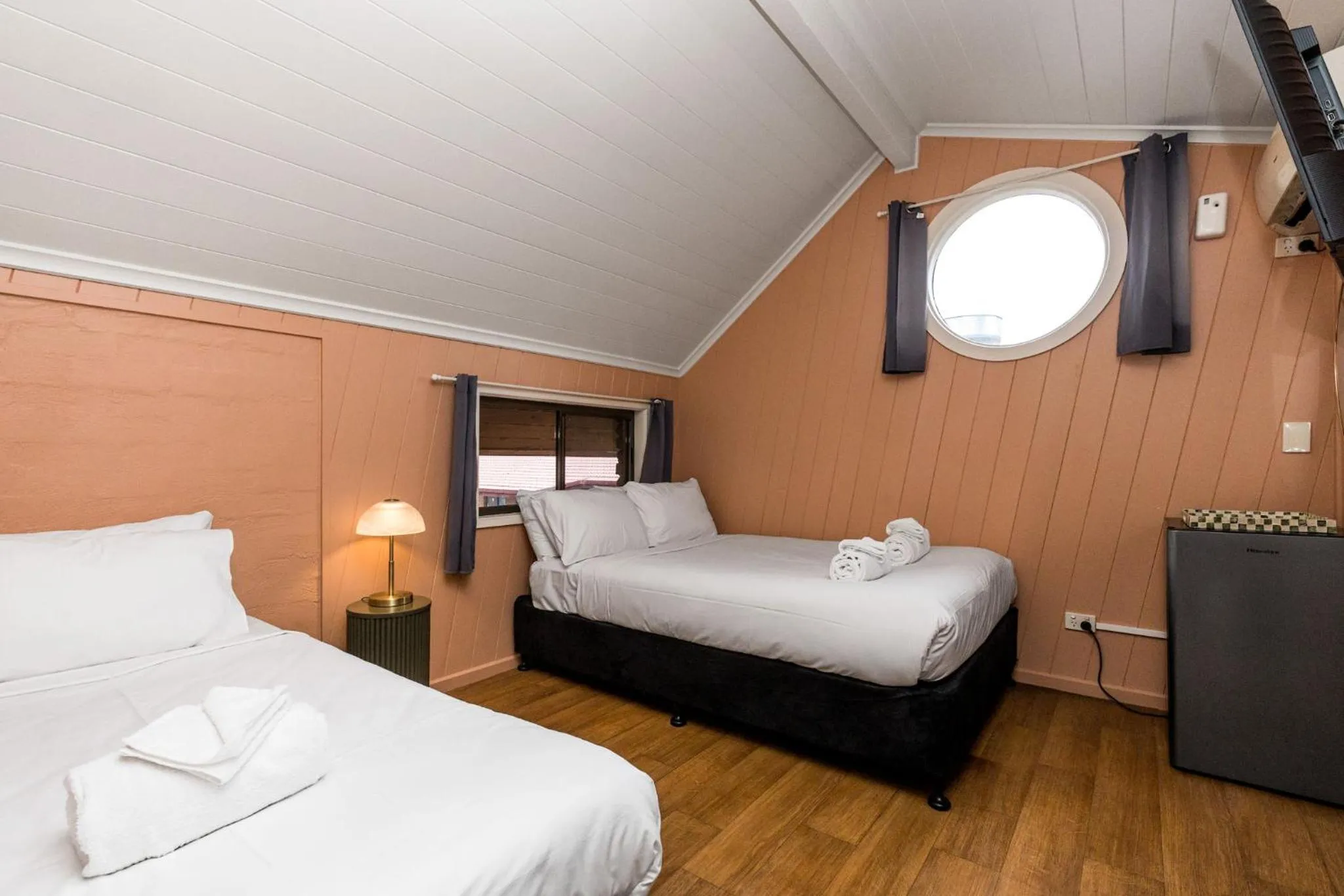 Photo of the whole room, Bed in Aquarius Backpackers Resort