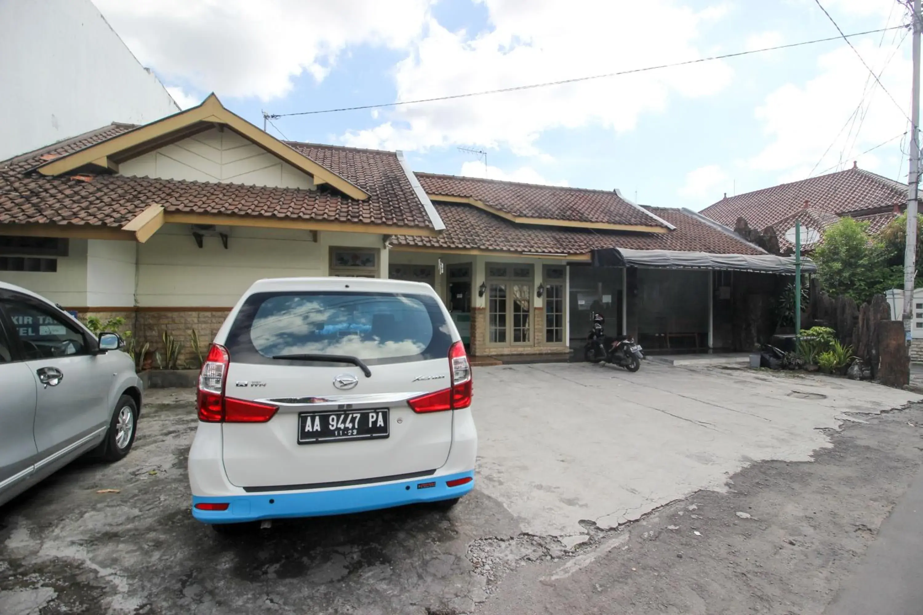 Property building in RedDoorz near RS Sarjito Yogyakarta 2 Property building in RedDoorz near RS Sarjito Yogyakarta 2