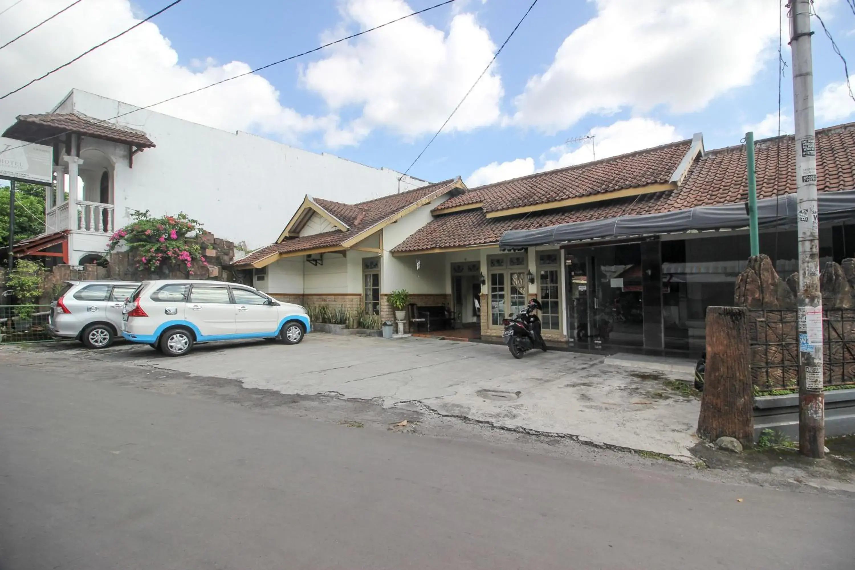 Property building in RedDoorz near RS Sarjito Yogyakarta 2 Property building in RedDoorz near RS Sarjito Yogyakarta 2