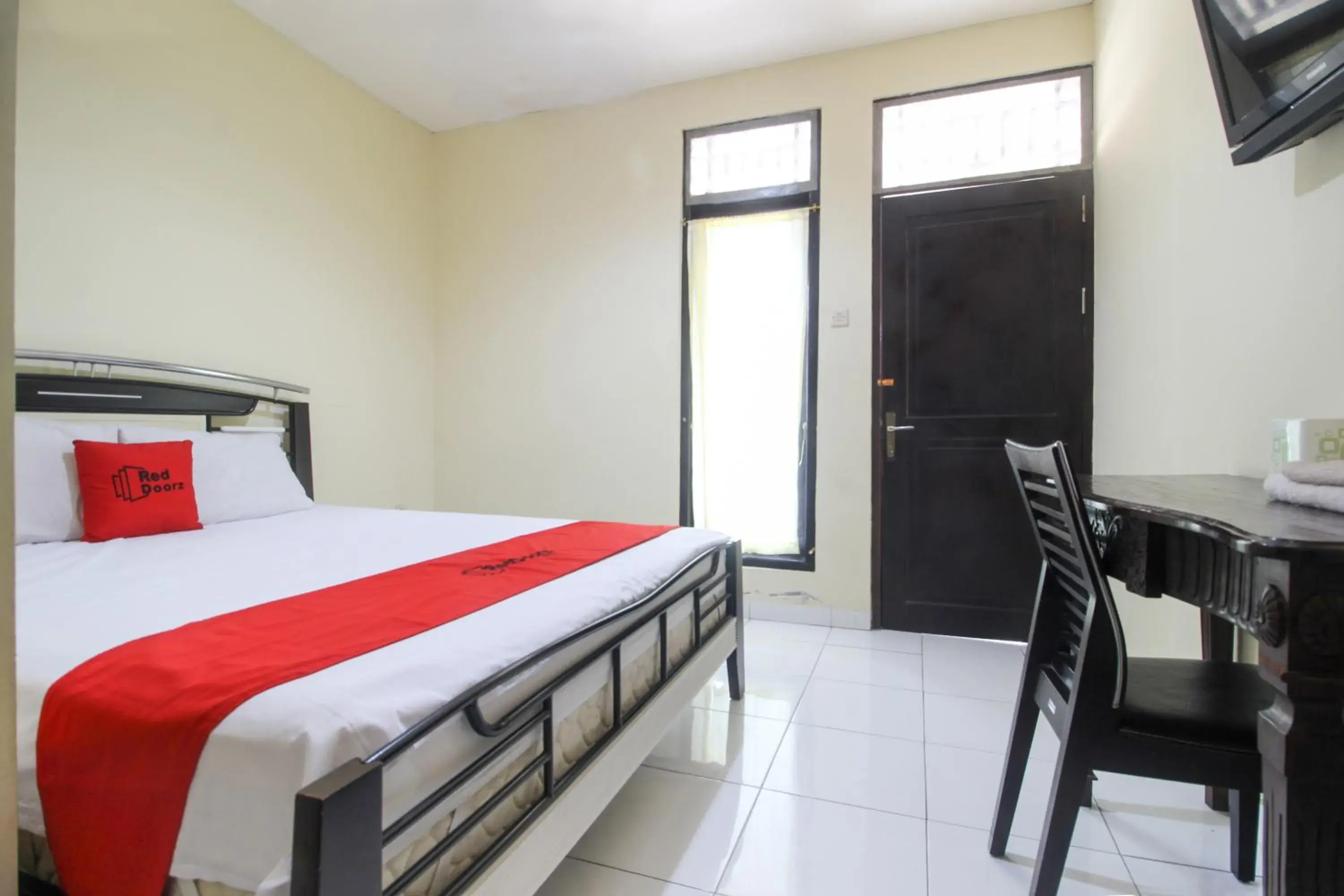 Bedroom, Bed in RedDoorz near RS Sarjito Yogyakarta 2 Bedroom, Bed in RedDoorz near RS Sarjito Yogyakarta 2