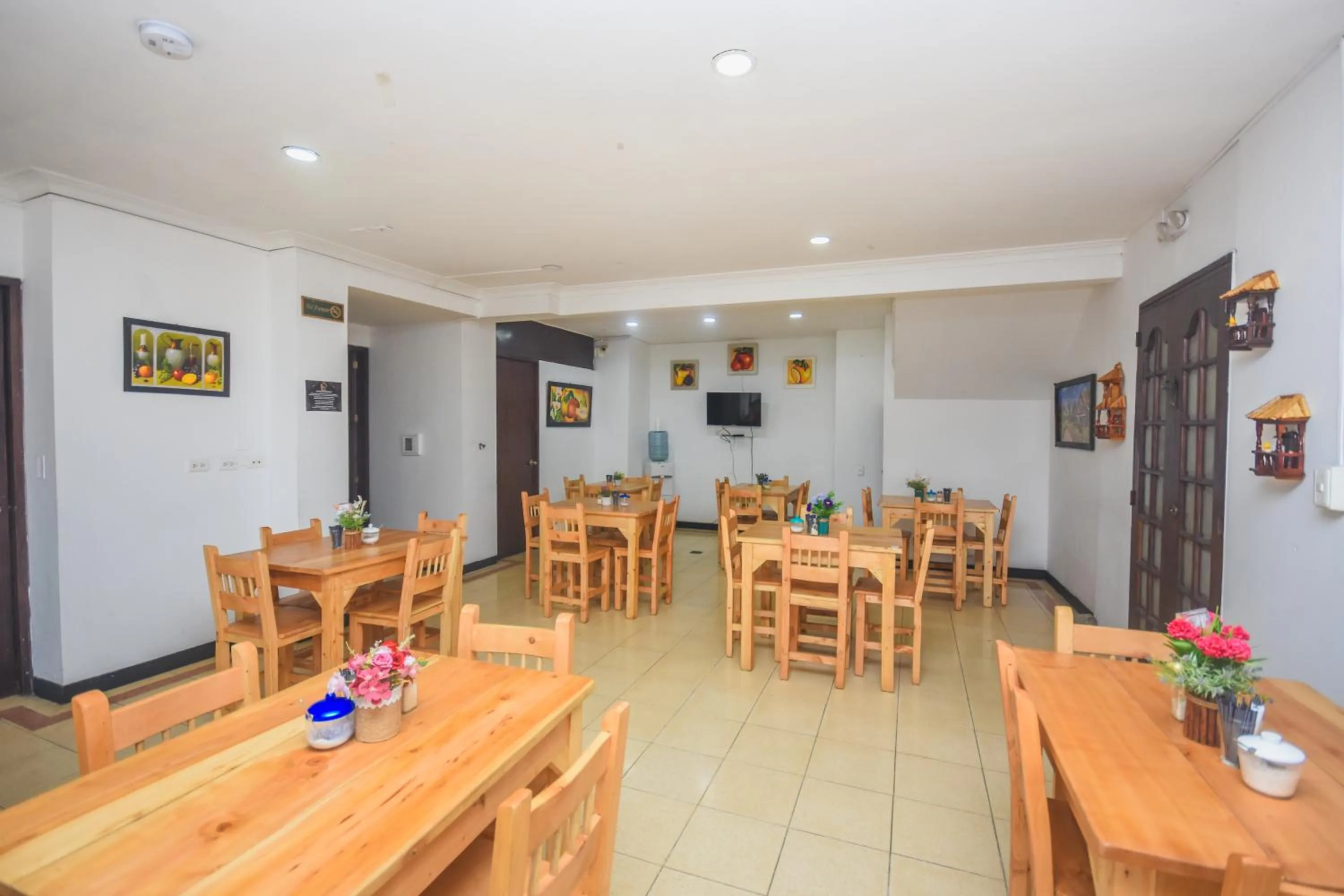 Restaurant/places to eat in Hotel Estadio Real