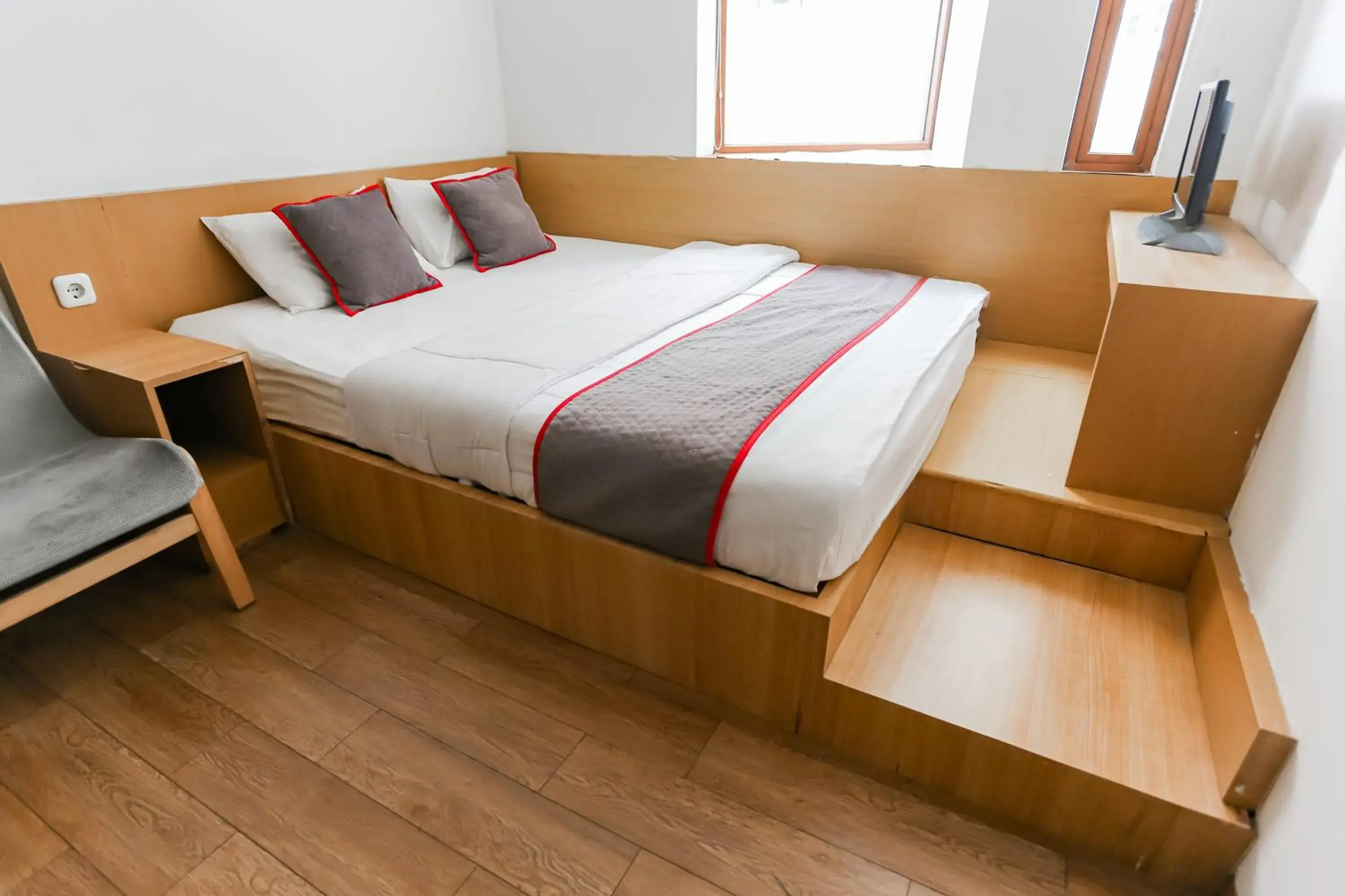 Deluxe Double Room in Urbanview Odori Residence Pondok Indah by RedDoorz Deluxe Double Room in Urbanview Odori Residence Pondok Indah by RedDoorz