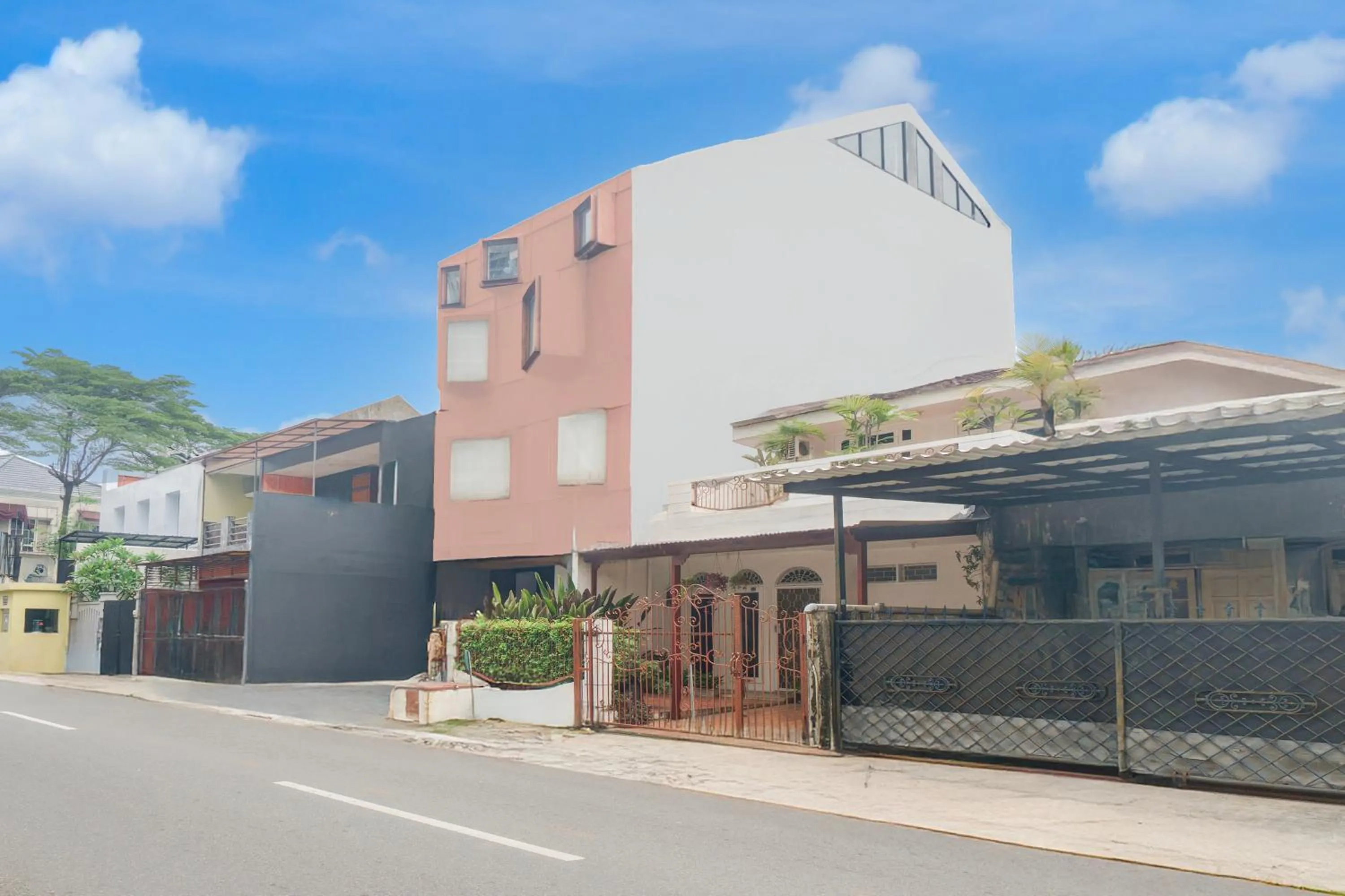 Facade/entrance in Hotel O Pondok Indah Near Gandaria City Formerly Odori Residence