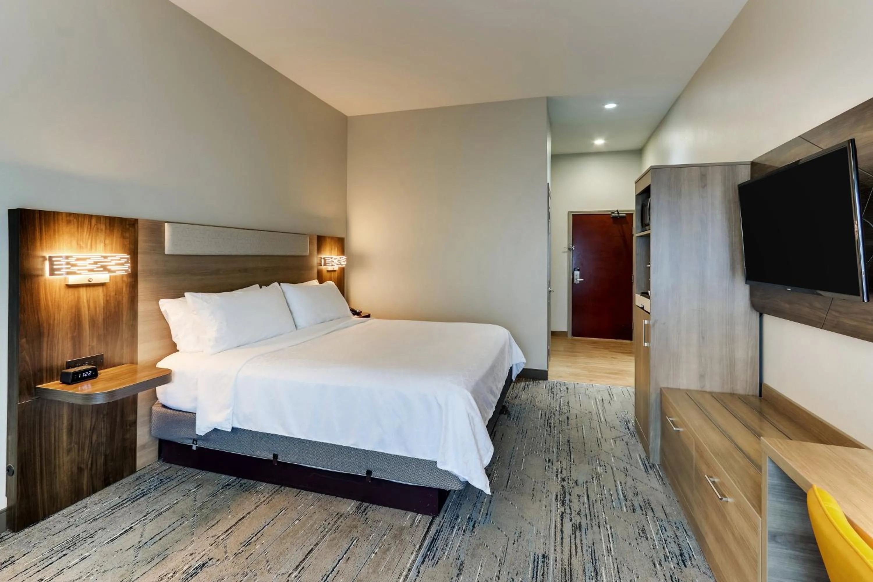 Photo of the whole room, Bed in Holiday Inn Express & Suites - Ardmore by IHG