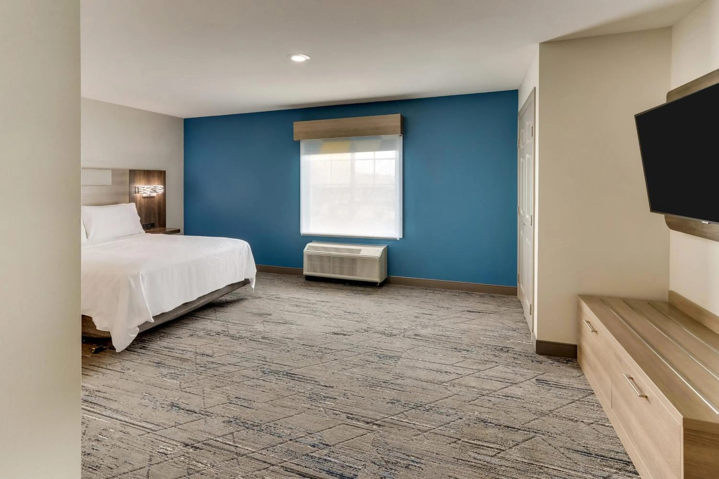 Photo of the whole room, Bed in Holiday Inn Express & Suites - Ardmore by IHG