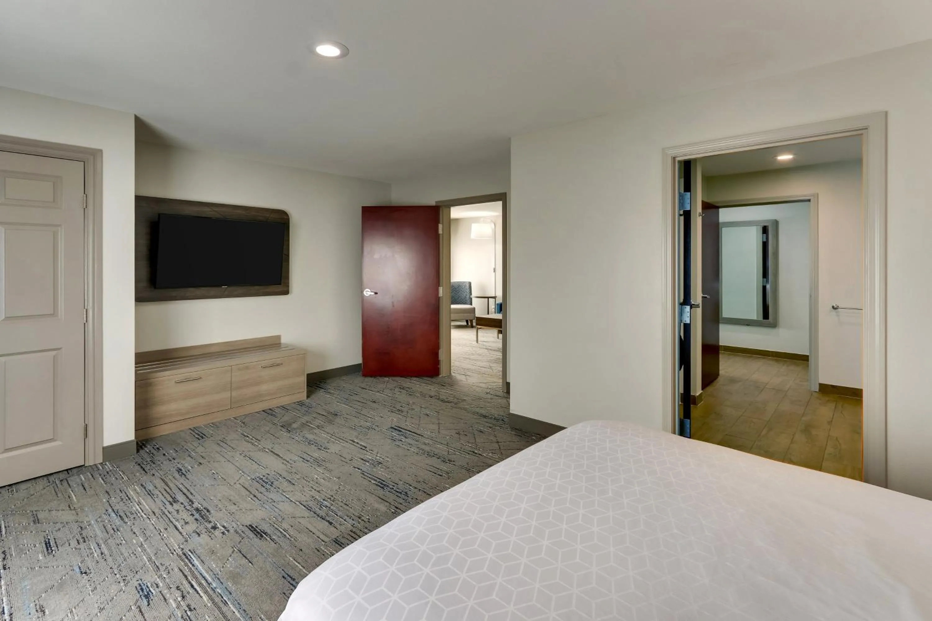 Photo of the whole room, Bed in Holiday Inn Express & Suites - Ardmore by IHG