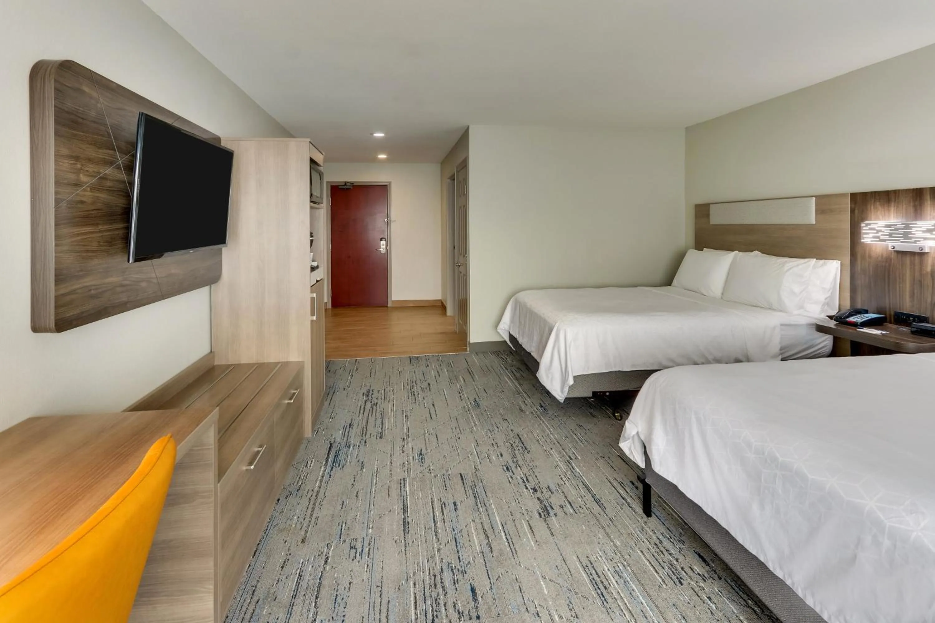 Photo of the whole room, Bed in Holiday Inn Express & Suites - Ardmore by IHG