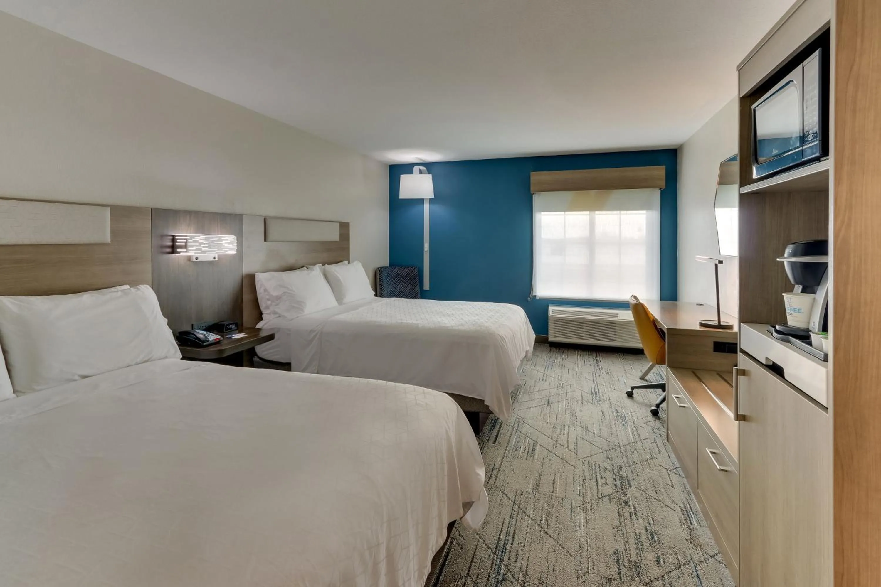 Photo of the whole room, Bed in Holiday Inn Express & Suites - Ardmore by IHG