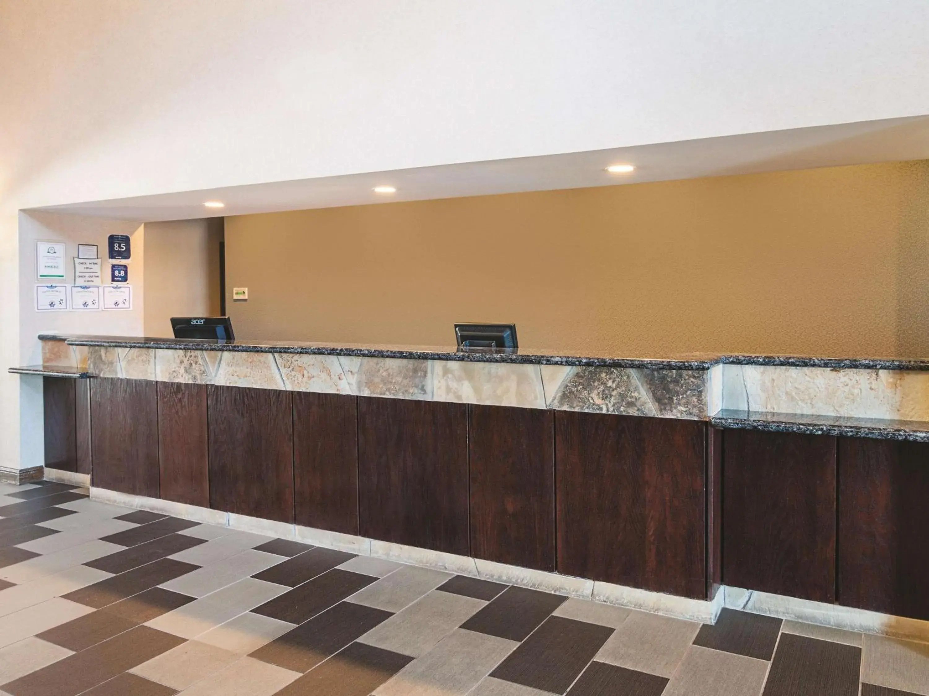 Lobby or reception in La Quinta by Wyndham Glen Rose Lobby or reception in La Quinta by Wyndham Glen Rose