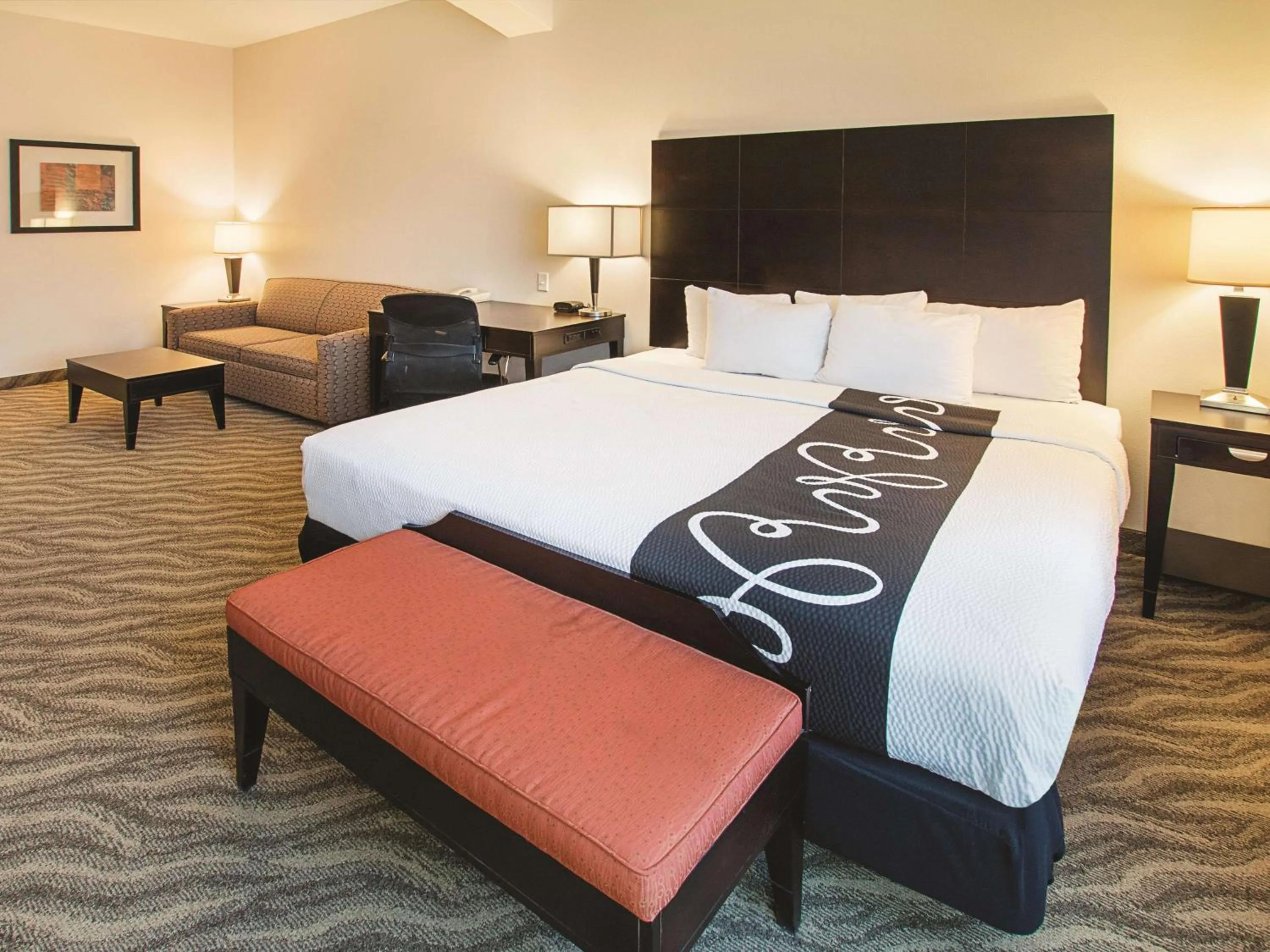 Photo of the whole room, Bed in La Quinta by Wyndham Glen Rose