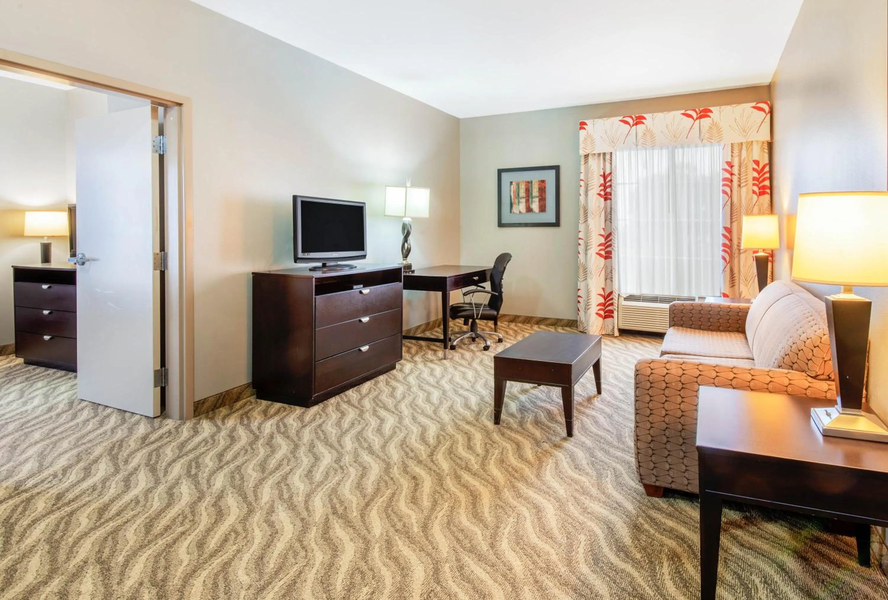 Living room, Bed in La Quinta by Wyndham Glen Rose