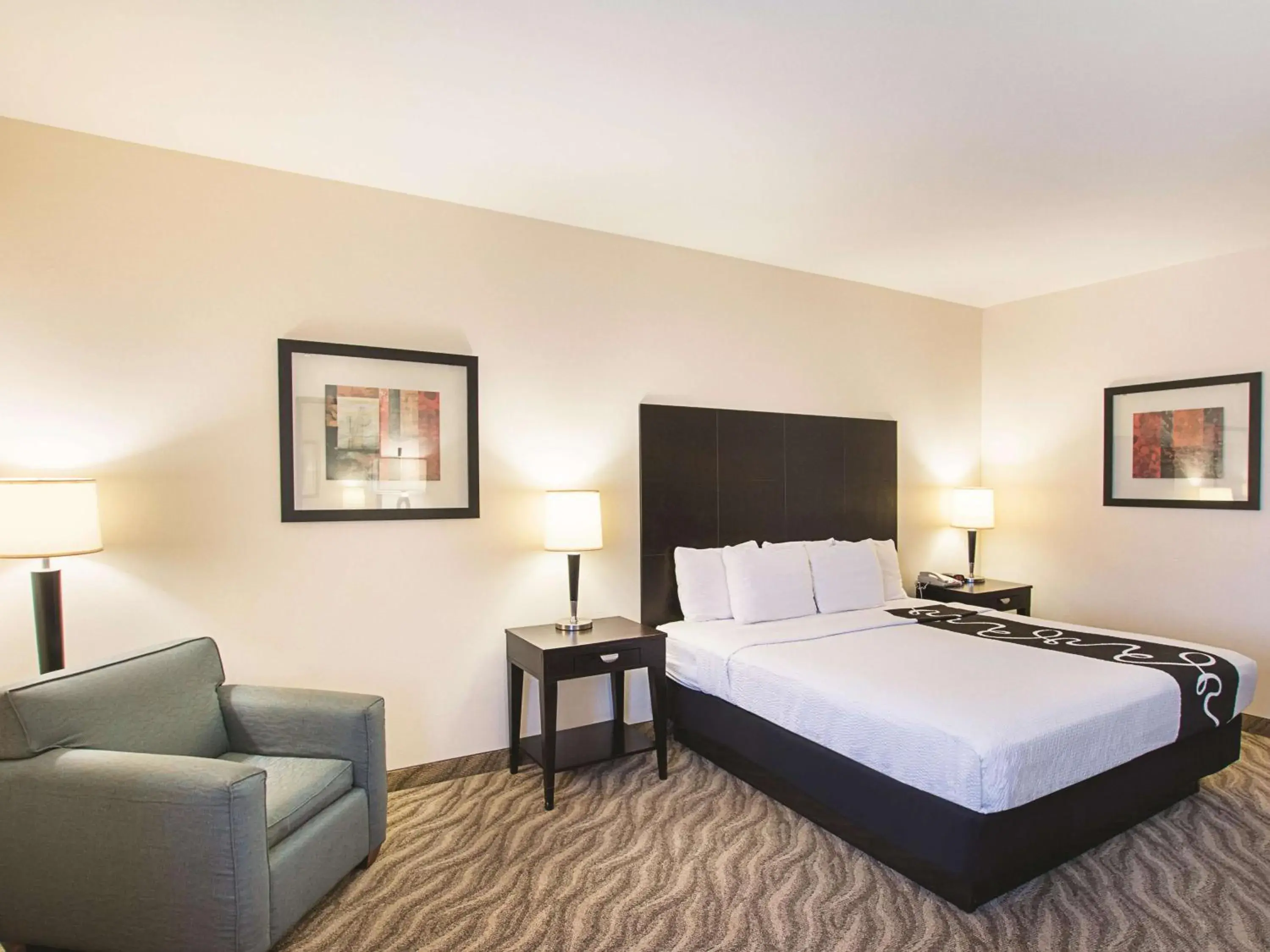 Photo of the whole room, Bed in La Quinta by Wyndham Glen Rose Photo of the whole room, Bed in La Quinta by Wyndham Glen Rose