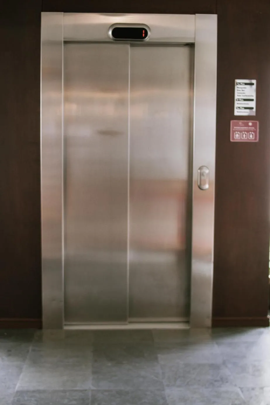 elevator in Hotel Germania