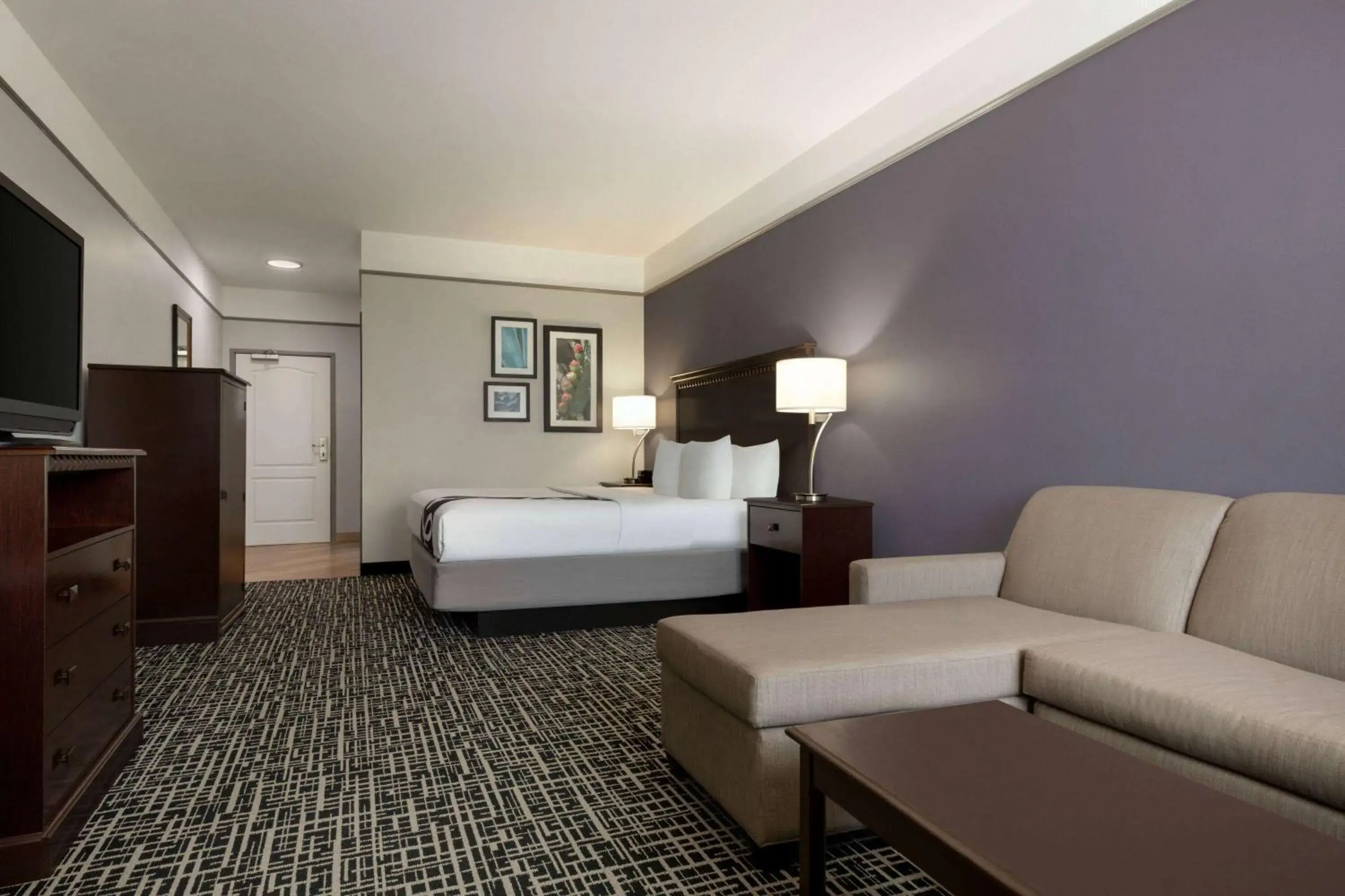 Photo of the whole room, Bed in La Quinta by Wyndham Dumas Photo of the whole room, Bed in La Quinta by Wyndham Dumas