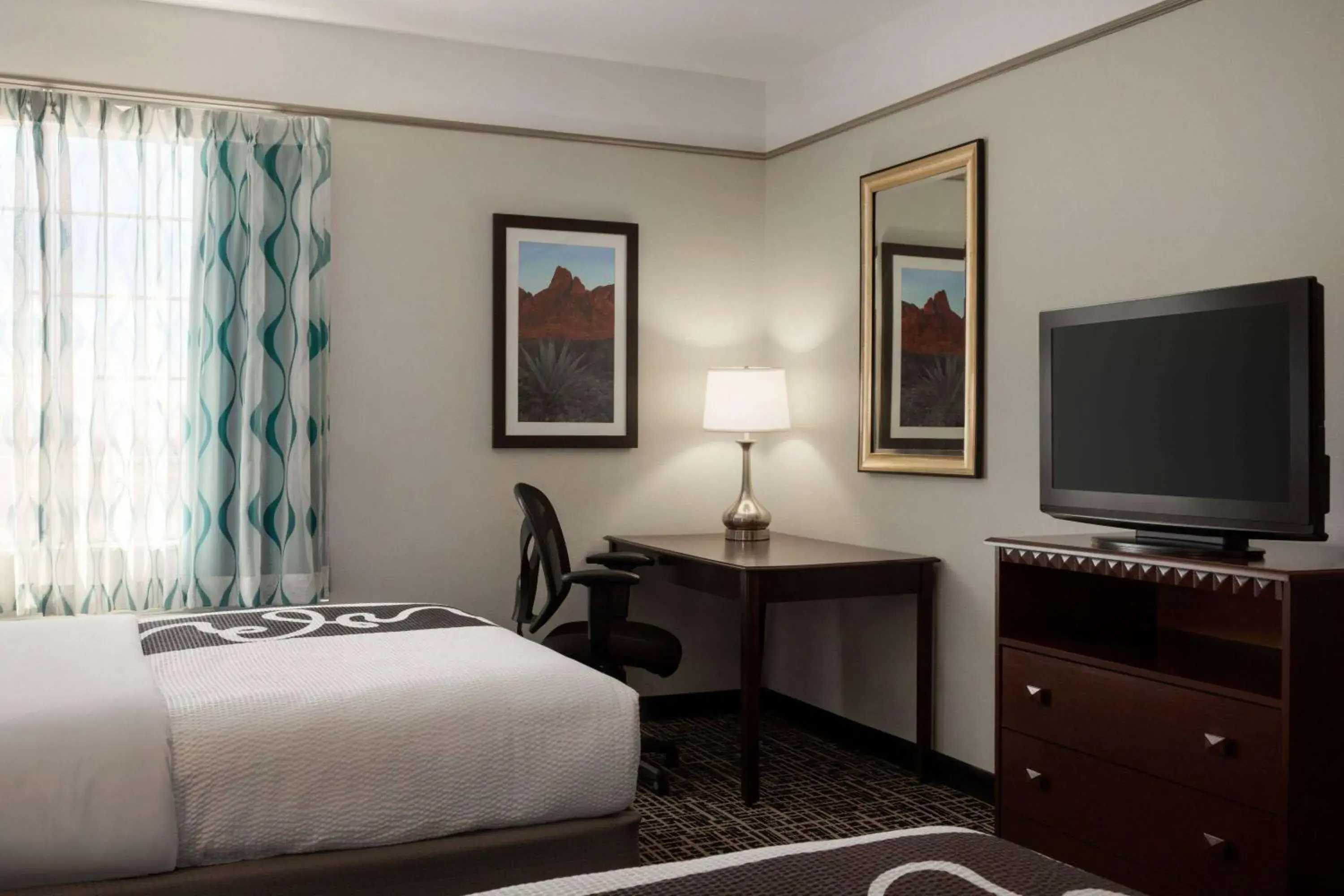 Photo of the whole room, Bed in La Quinta by Wyndham Dumas Photo of the whole room, Bed in La Quinta by Wyndham Dumas