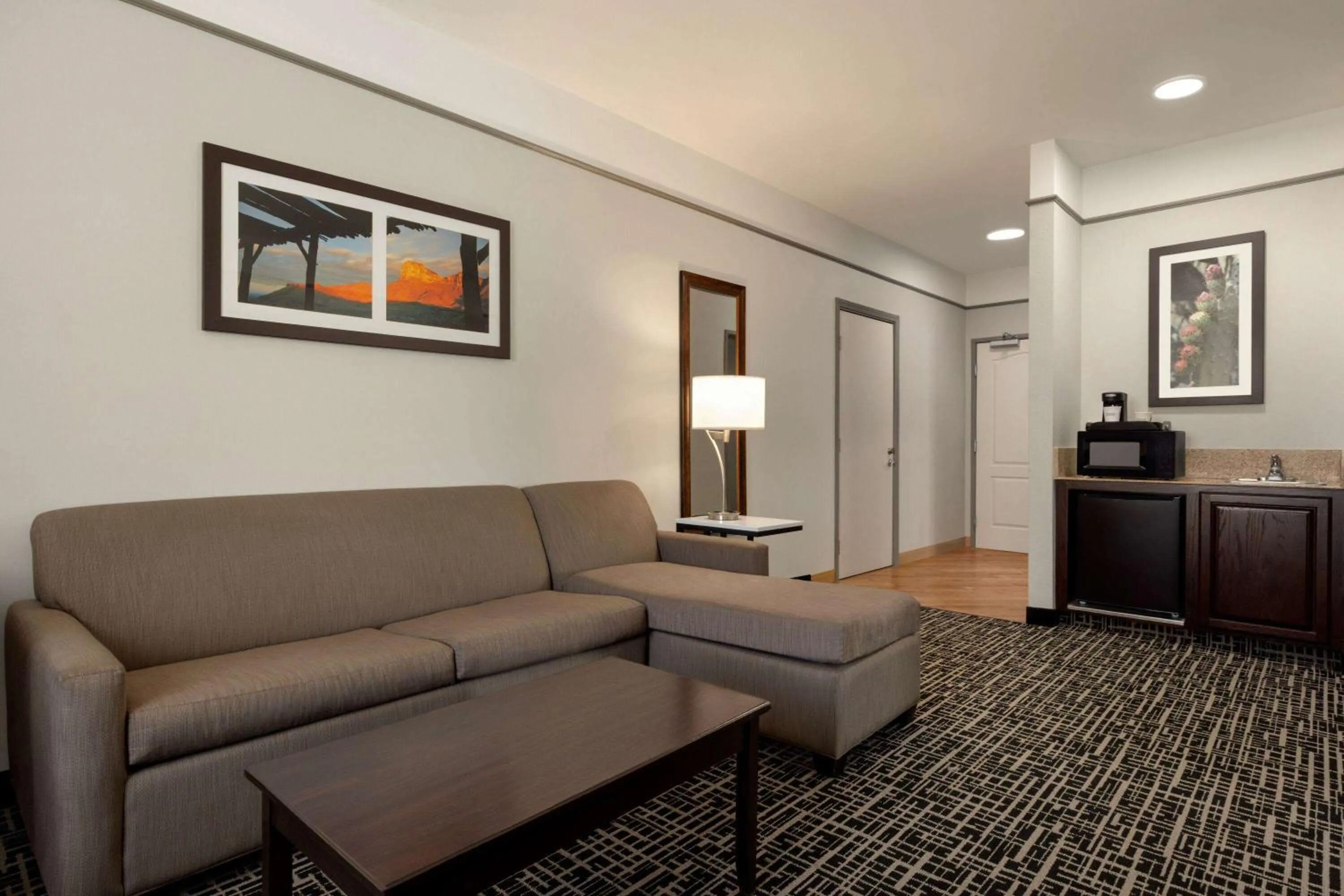 Photo of the whole room in La Quinta by Wyndham Dumas