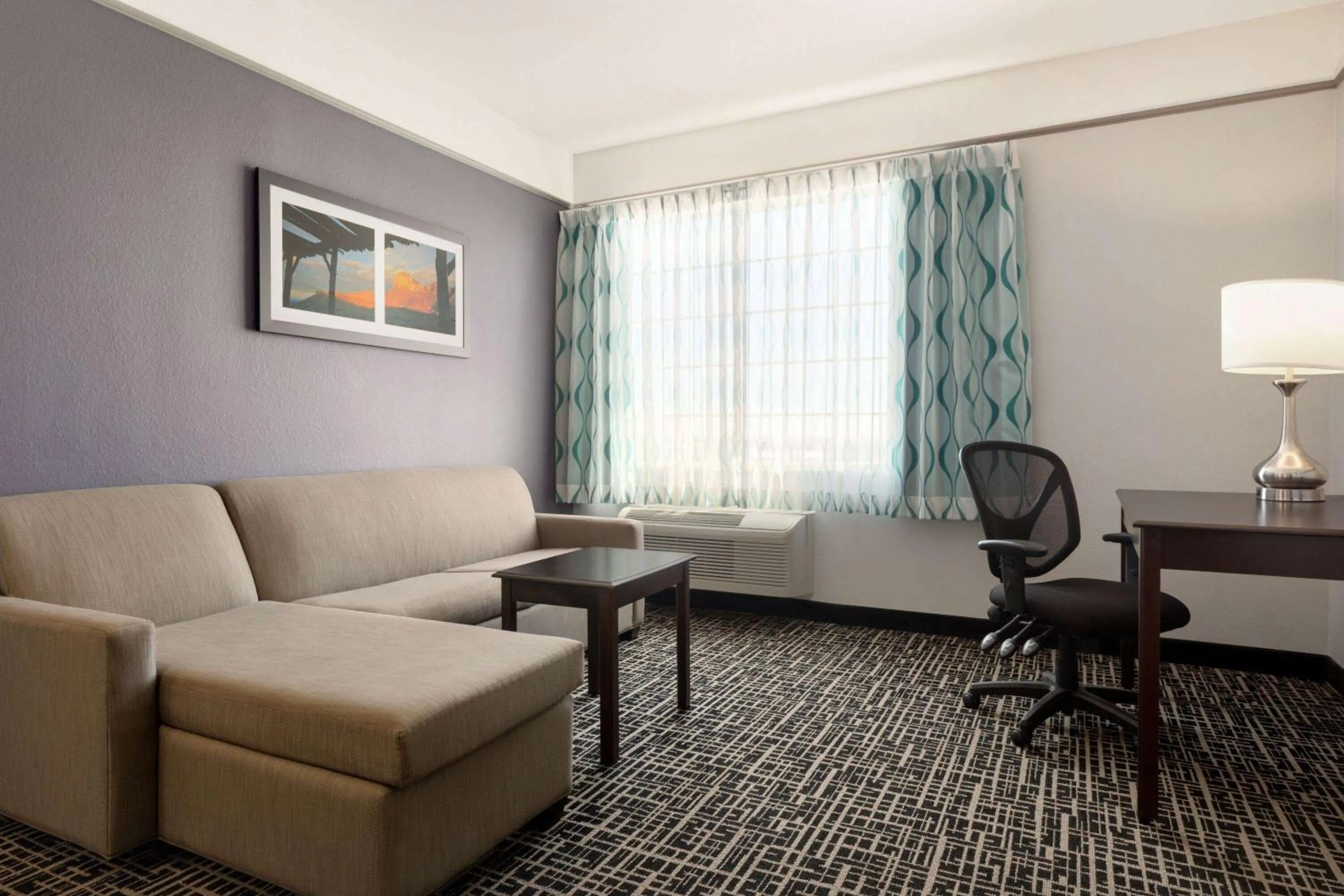 Photo of the whole room in La Quinta by Wyndham Dumas