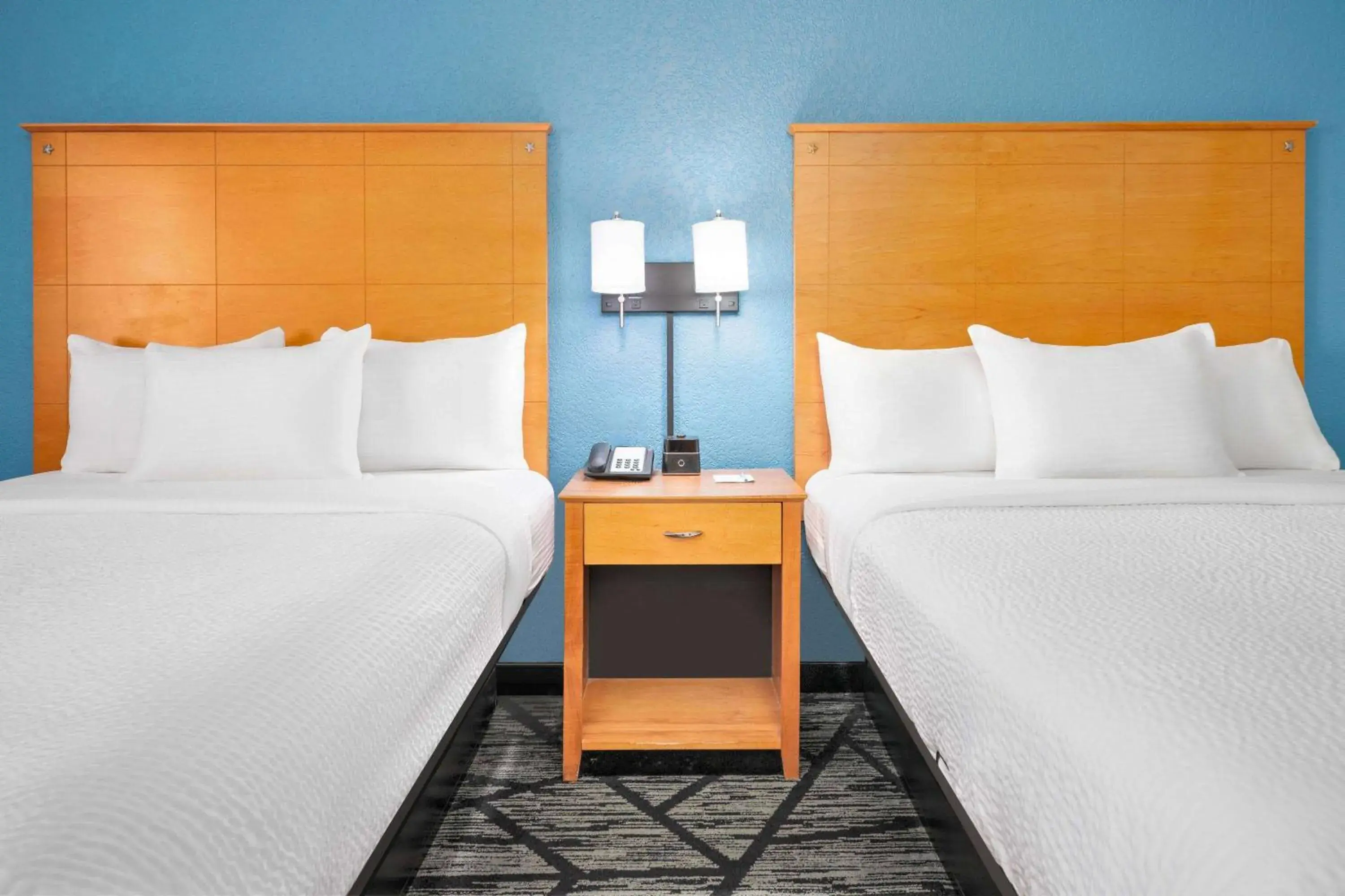 Photo of the whole room, Bed in La Quinta by Wyndham Alvarado Photo of the whole room, Bed in La Quinta by Wyndham Alvarado