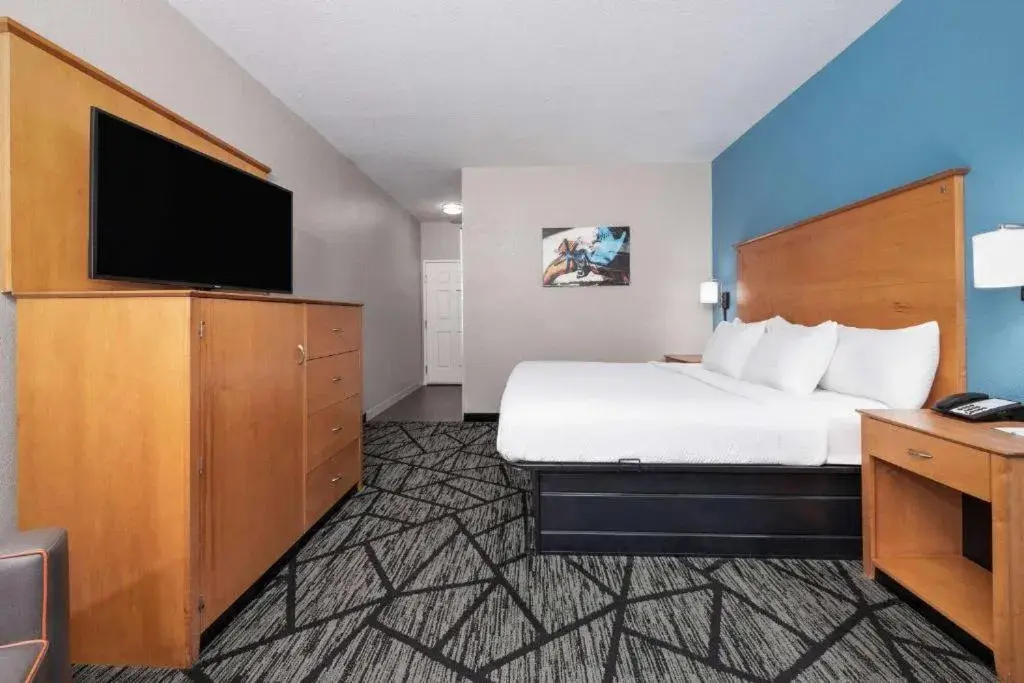 Deluxe Queen Room with Two Queen Beds in La Quinta by Wyndham Alvarado Deluxe Queen Room with Two Queen Beds in La Quinta by Wyndham Alvarado