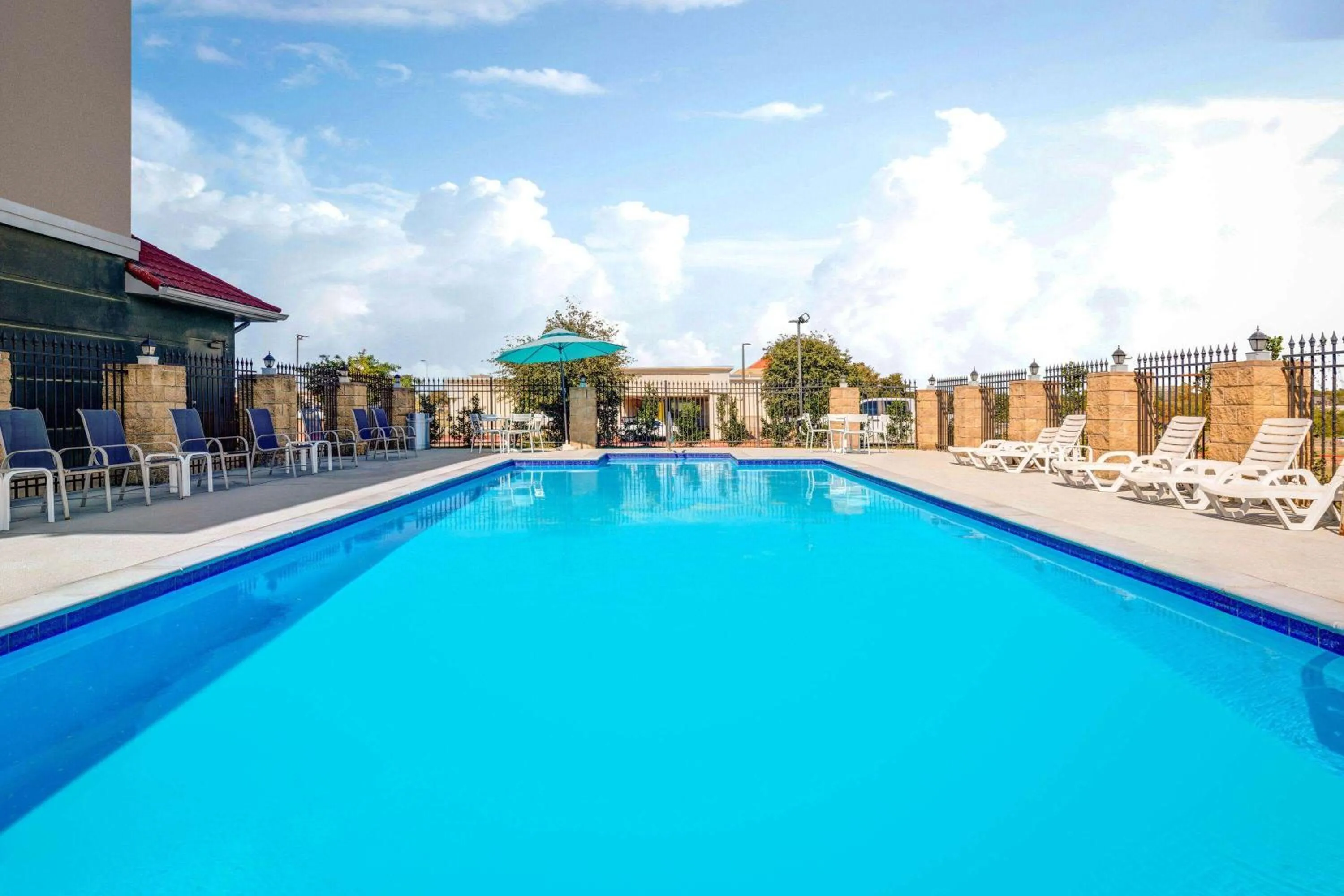 Swimming pool in La Quinta by Wyndham Alvarado