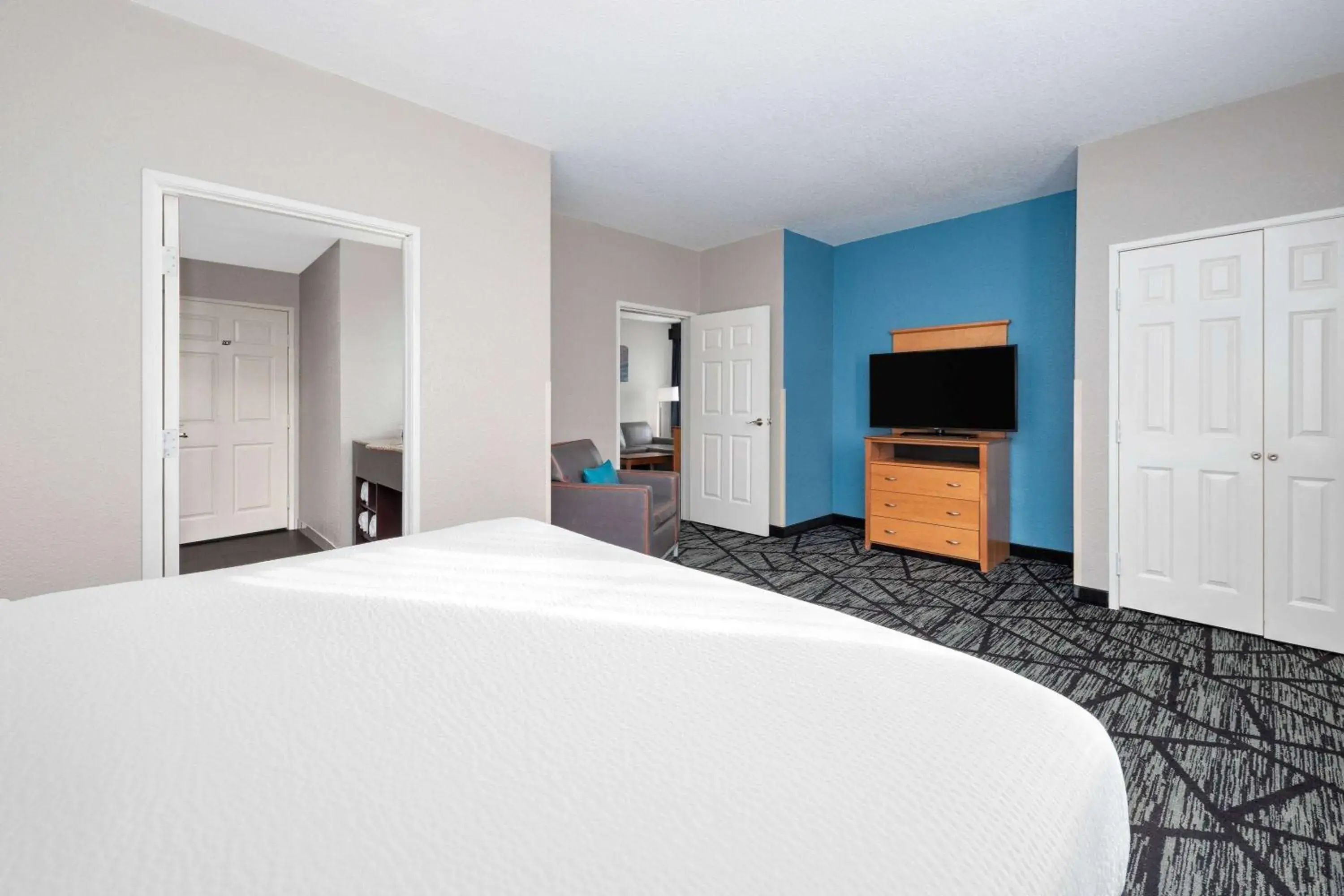 Deluxe Executive King Suite - Non-Smoking in La Quinta by Wyndham Alvarado Deluxe Executive King Suite - Non-Smoking in La Quinta by Wyndham Alvarado