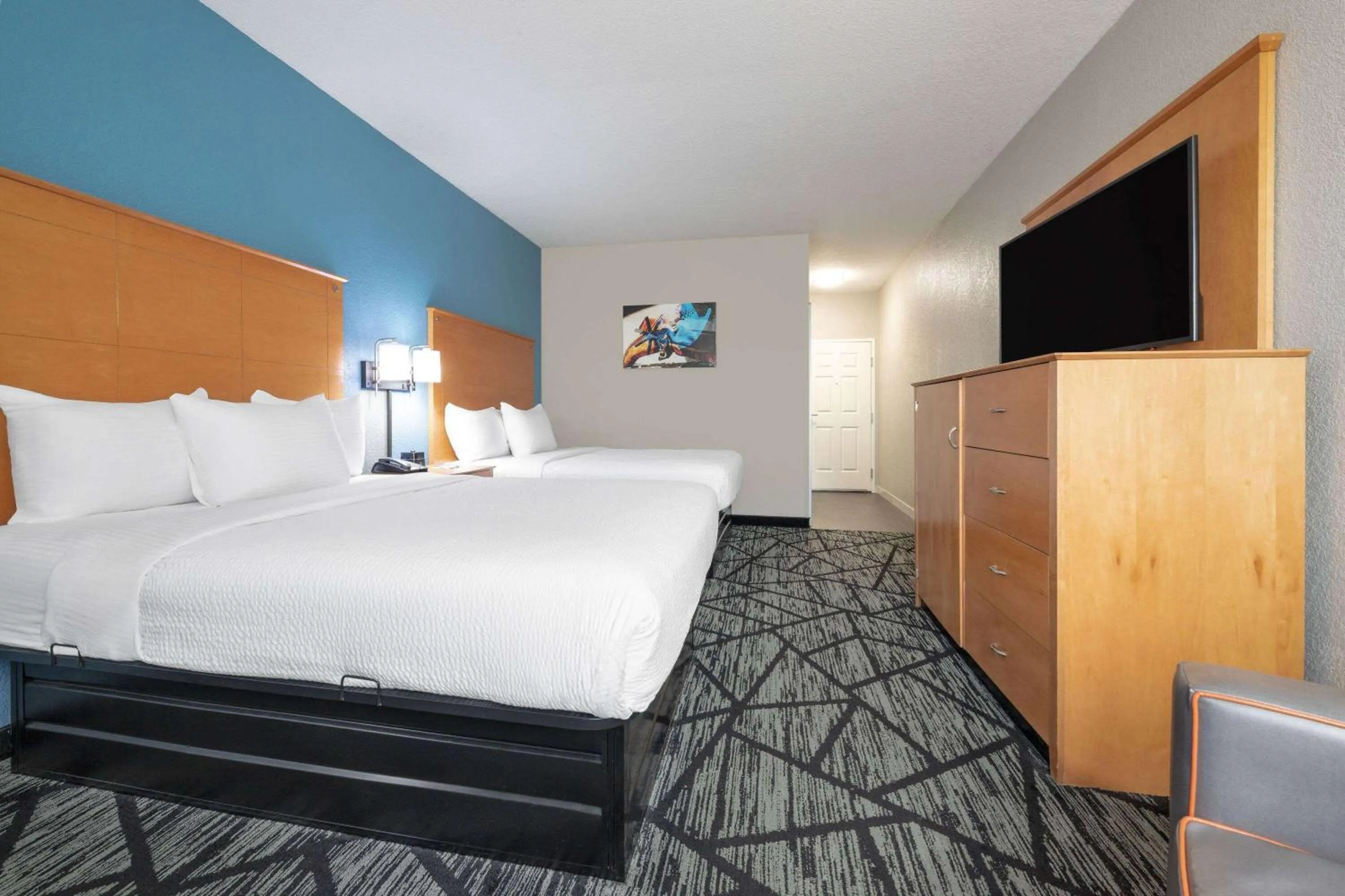 Photo of the whole room, Bed in La Quinta by Wyndham Alvarado