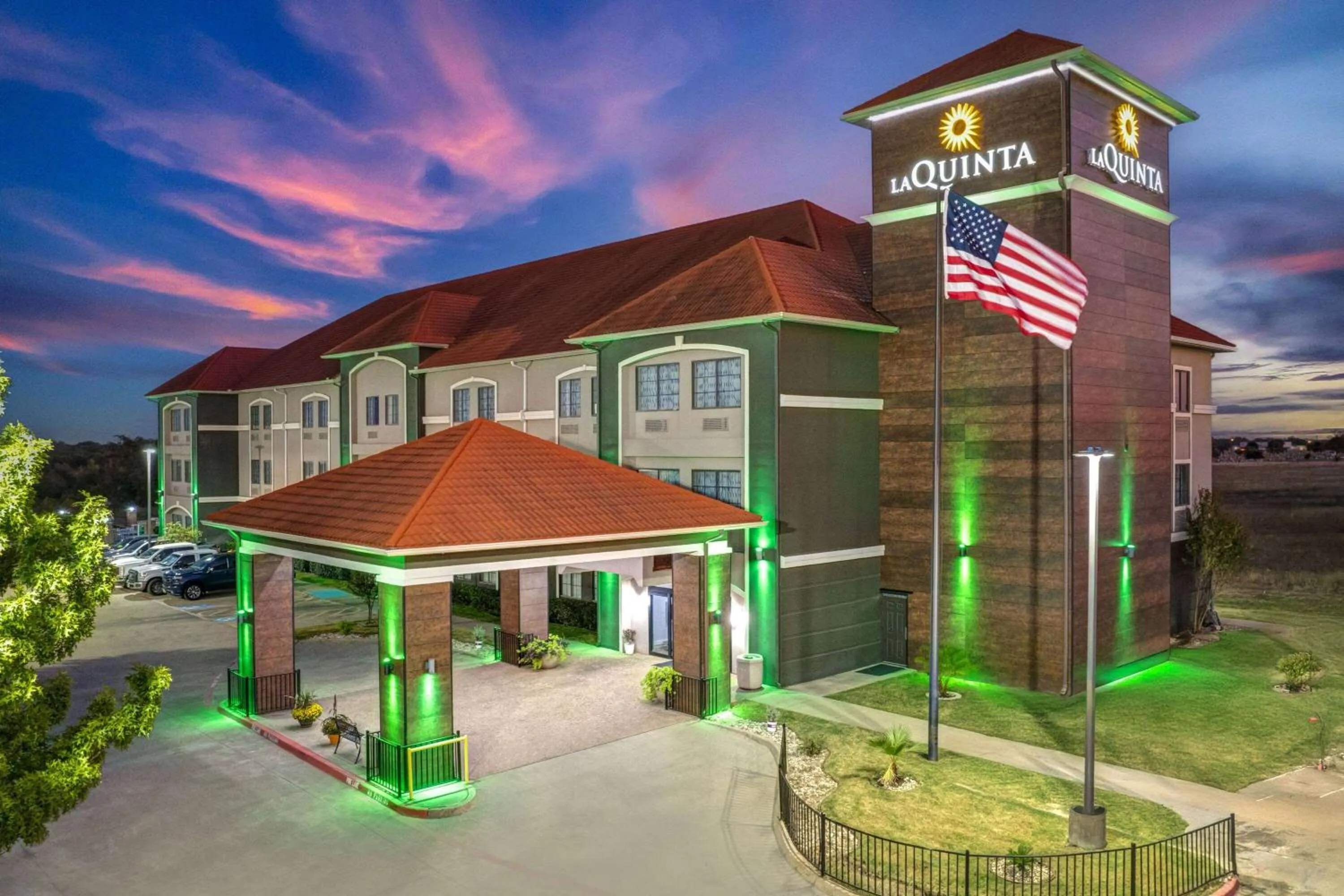 Property building in La Quinta by Wyndham Alvarado