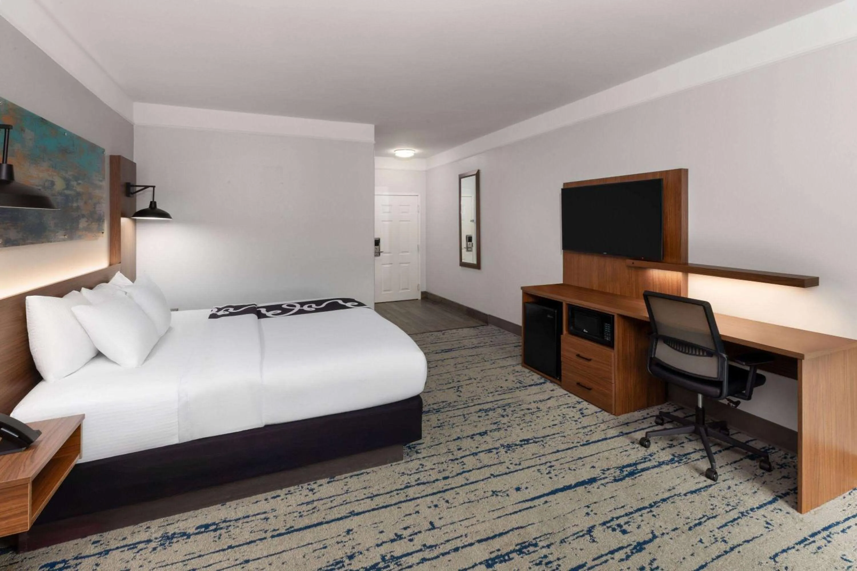 Photo of the whole room, Bed in La Quinta by Wyndham Angleton