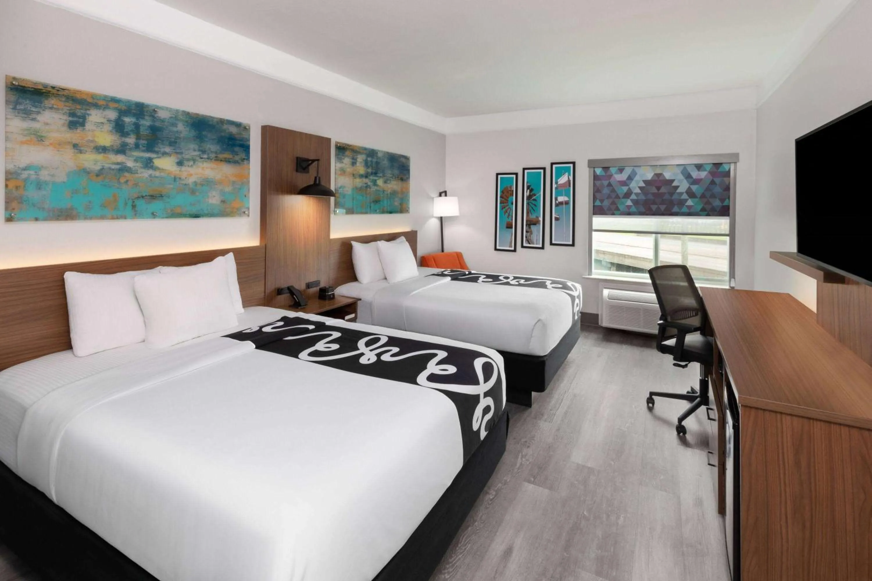 Photo of the whole room, Bed in La Quinta by Wyndham Angleton