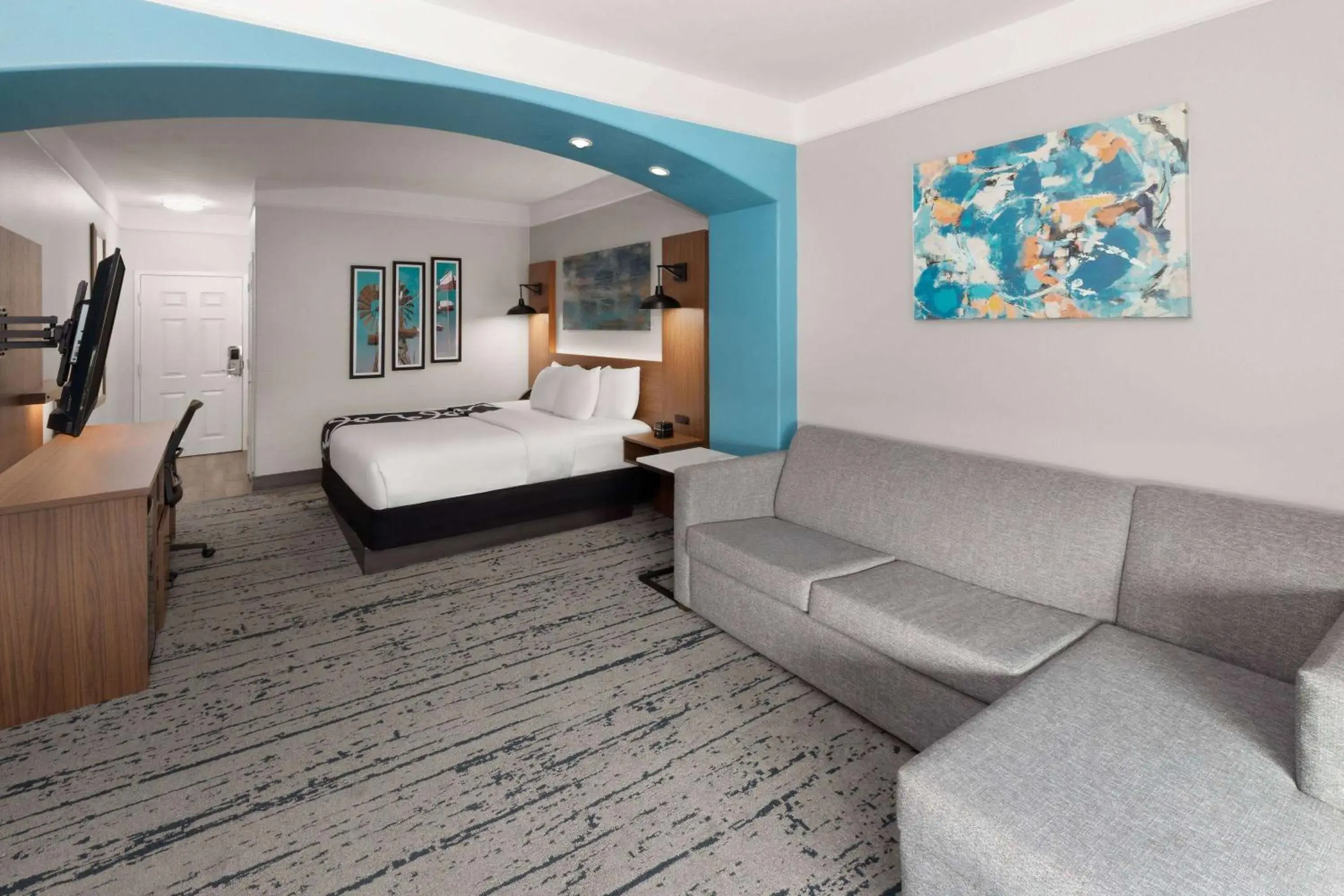 Photo of the whole room, Bed in La Quinta by Wyndham Angleton Photo of the whole room, Bed in La Quinta by Wyndham Angleton