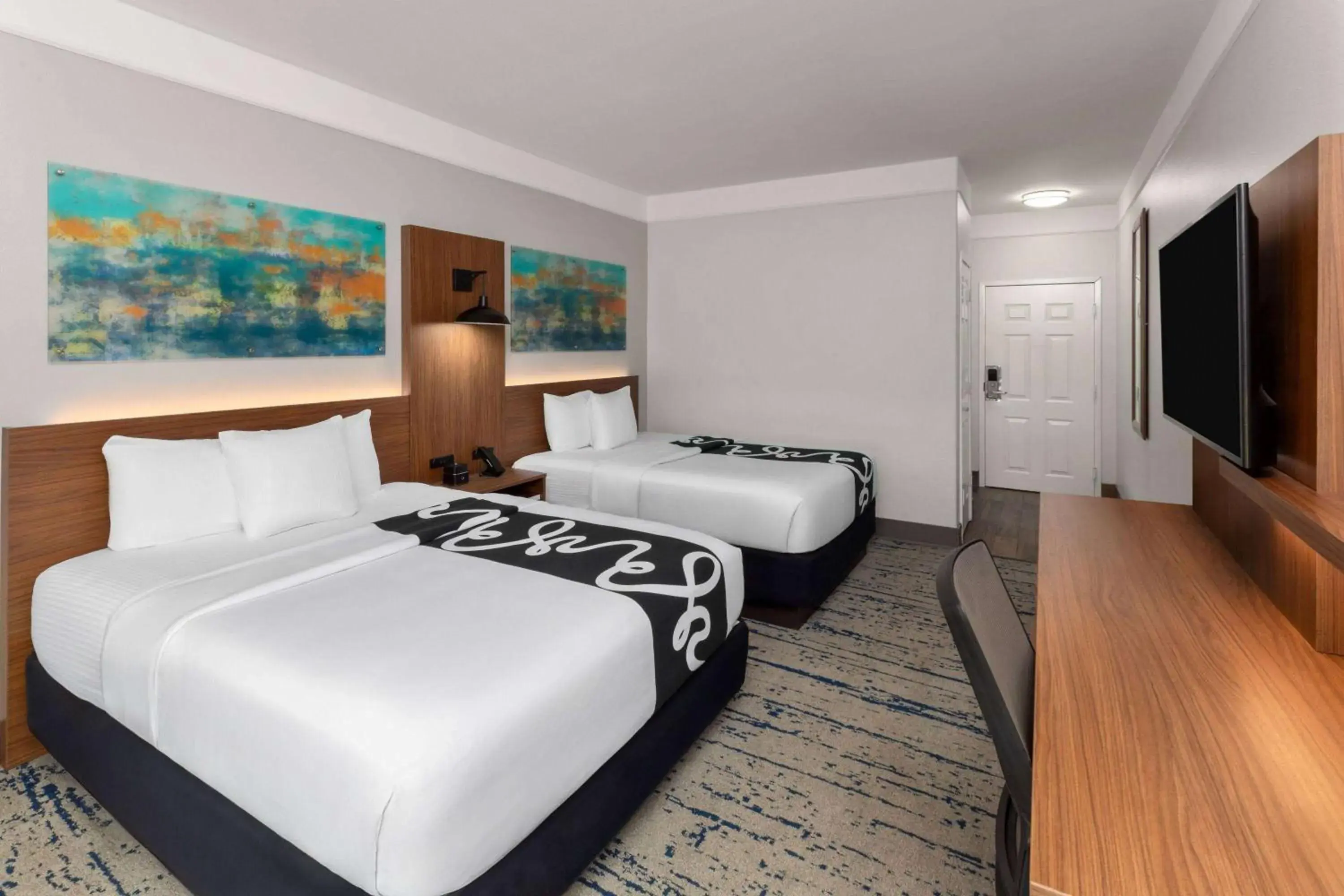 Photo of the whole room, Bed in La Quinta by Wyndham Angleton Photo of the whole room, Bed in La Quinta by Wyndham Angleton