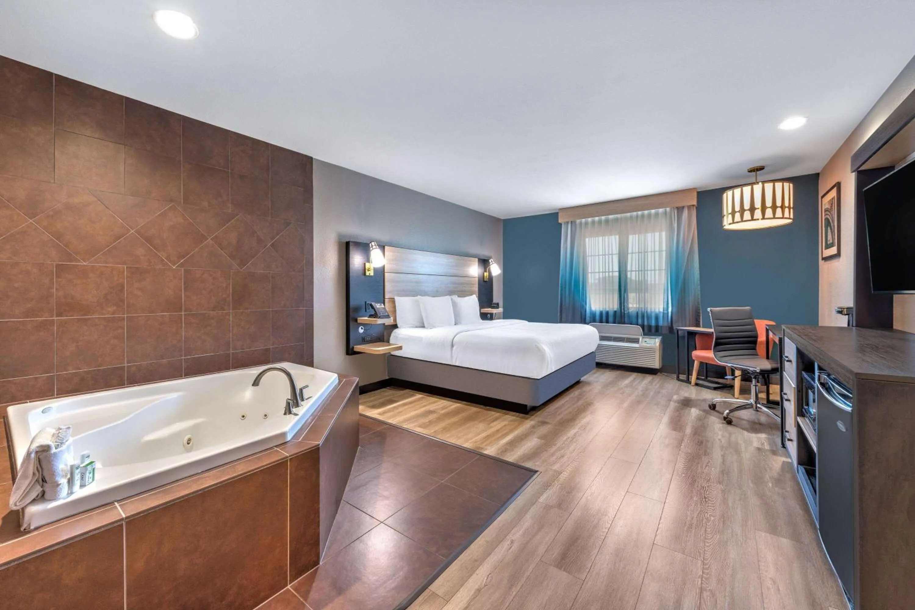 Bath, Bed in La Quinta by Wyndham Woodway - Waco South