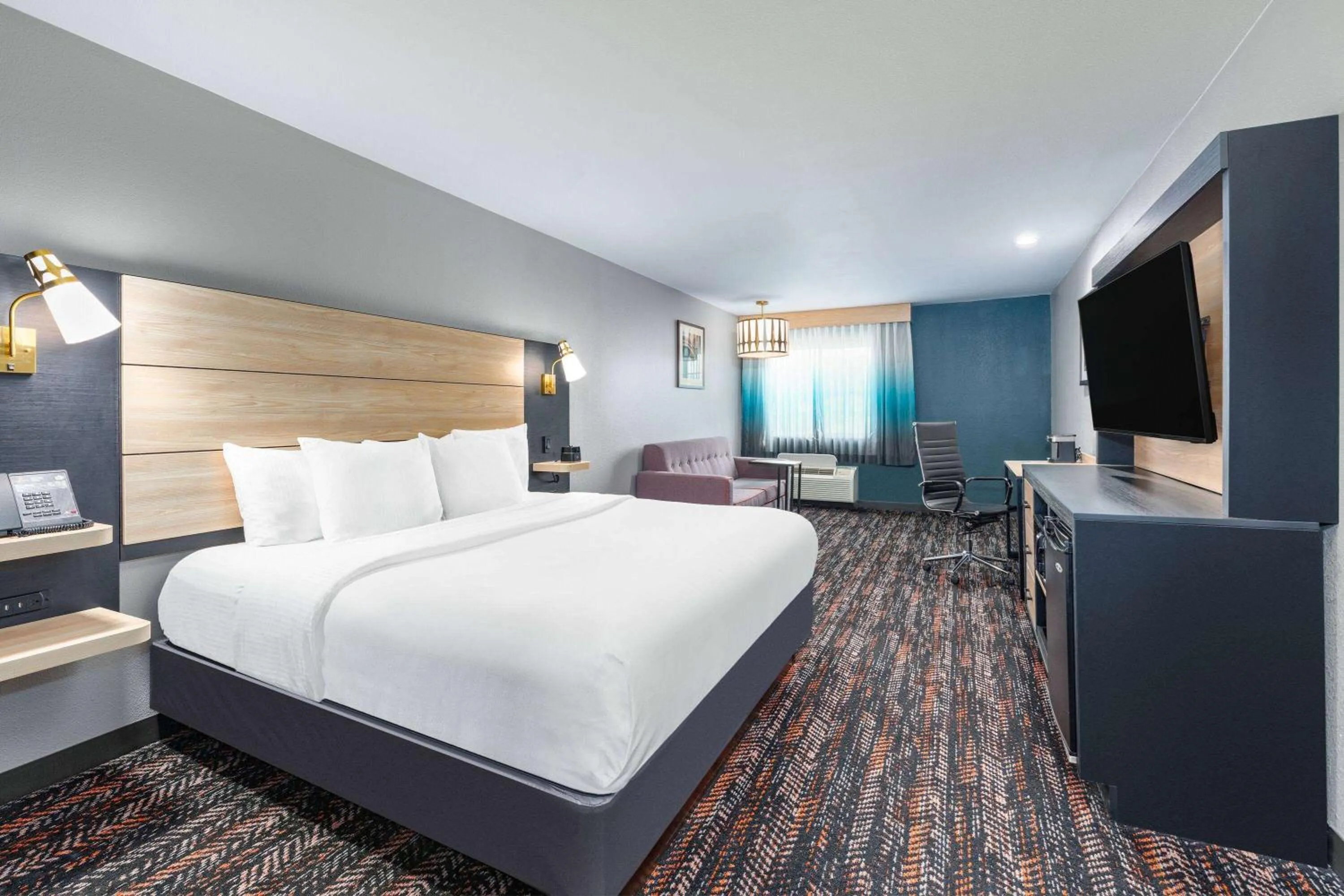 Photo of the whole room, Bed in La Quinta by Wyndham Woodway - Waco South