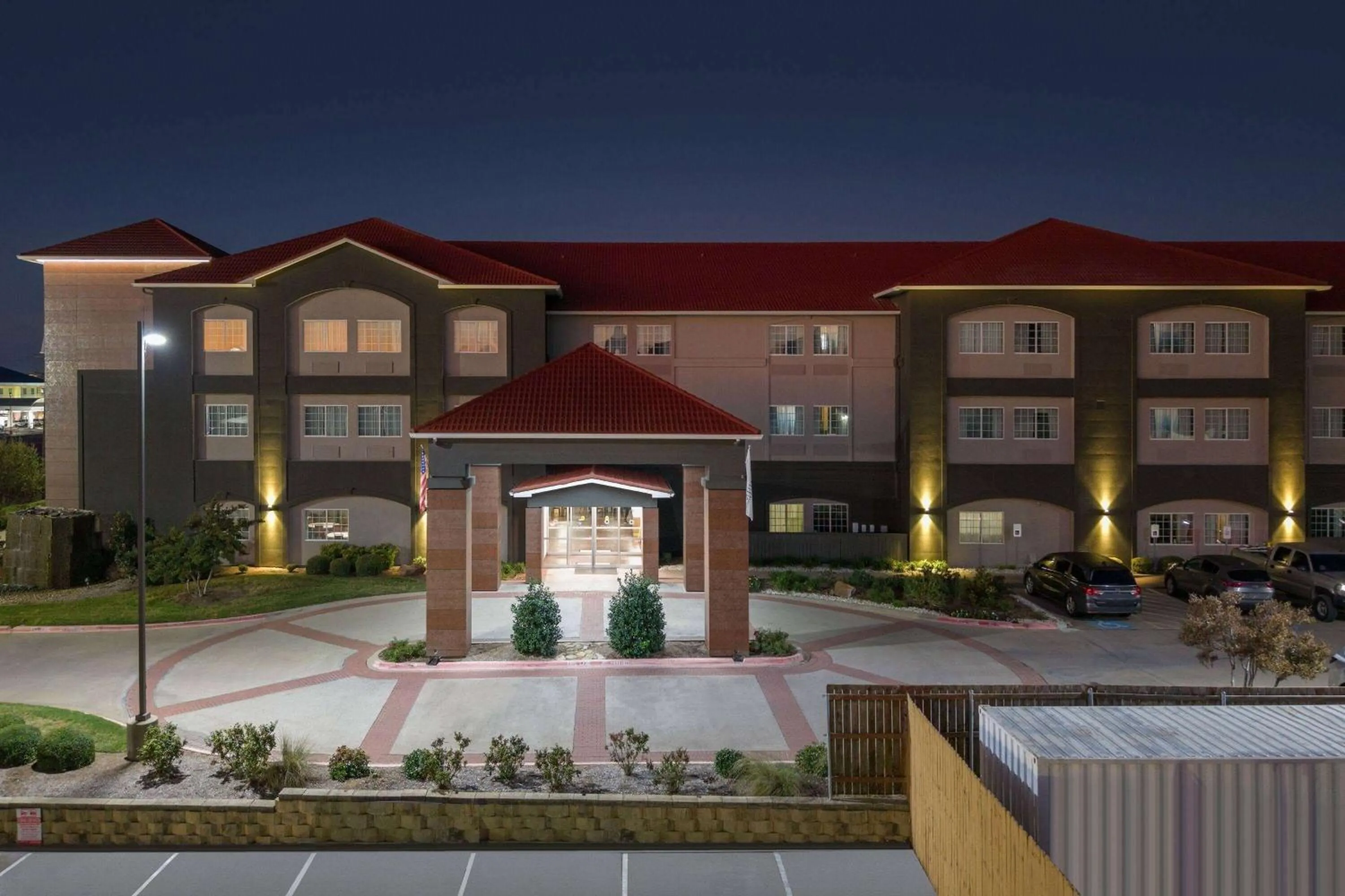 Property building in La Quinta by Wyndham Woodway - Waco South