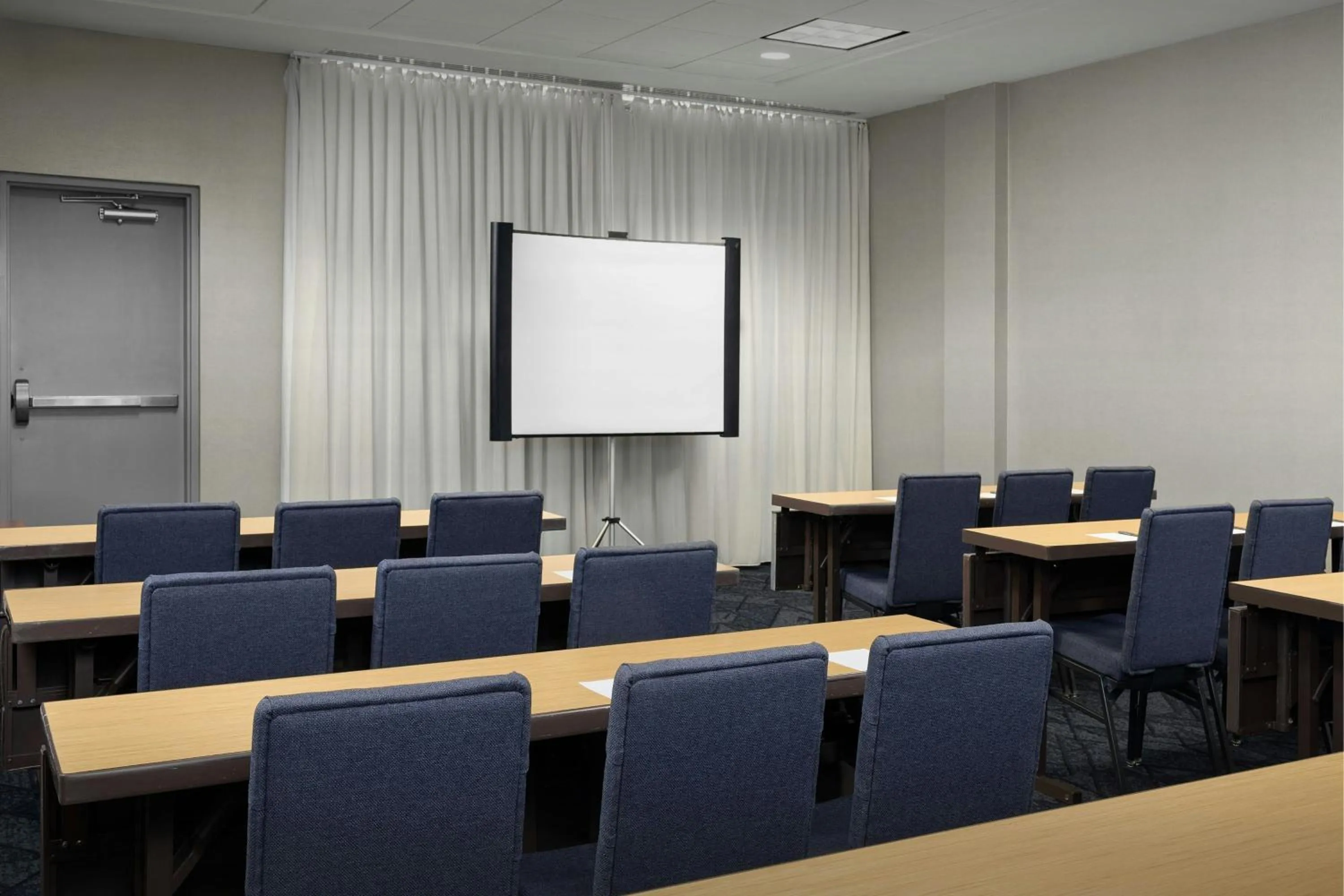 Meeting/conference room in Courtyard by Marriott Salisbury