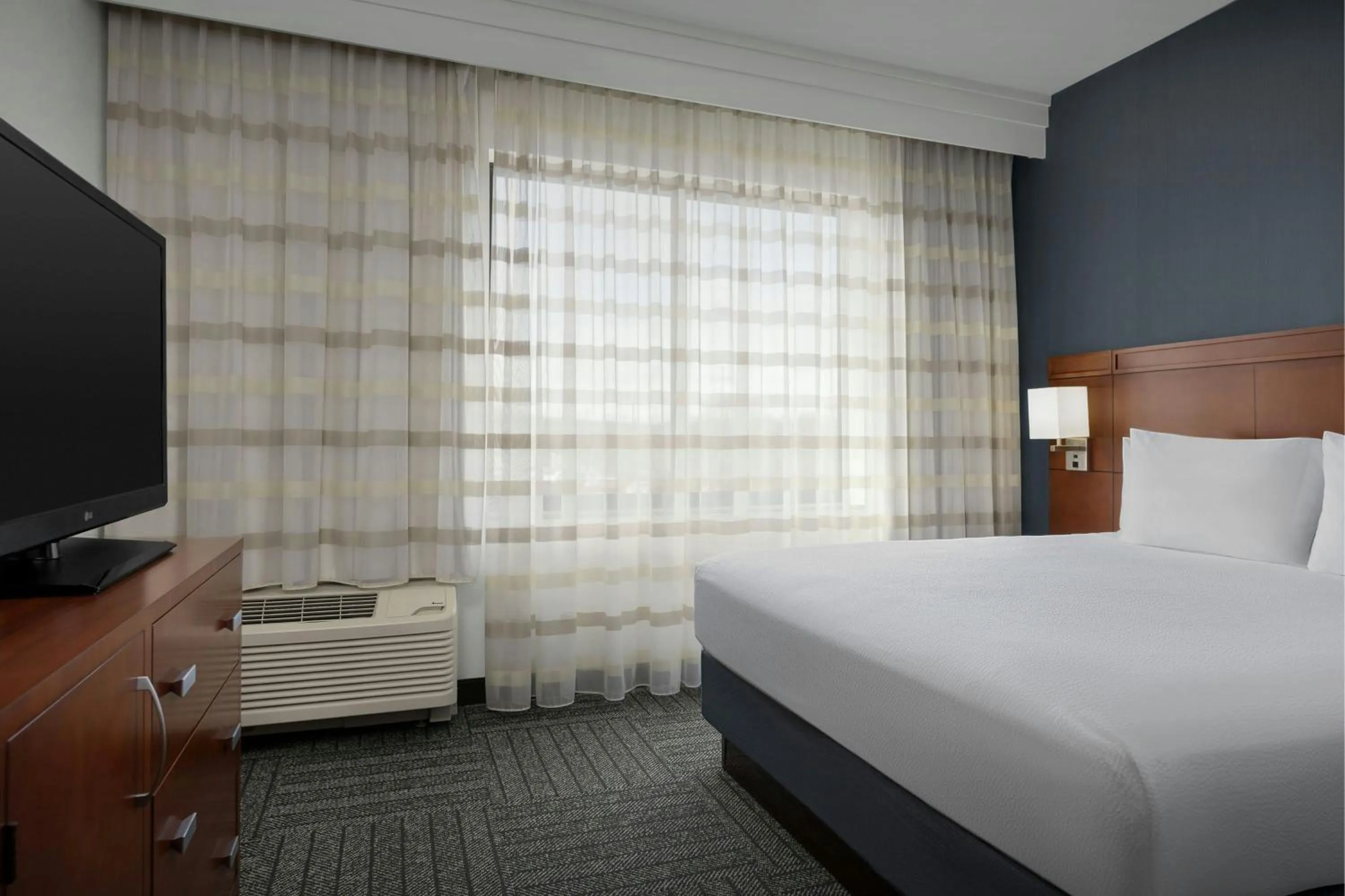 Bedroom, Bed in Courtyard by Marriott Salisbury