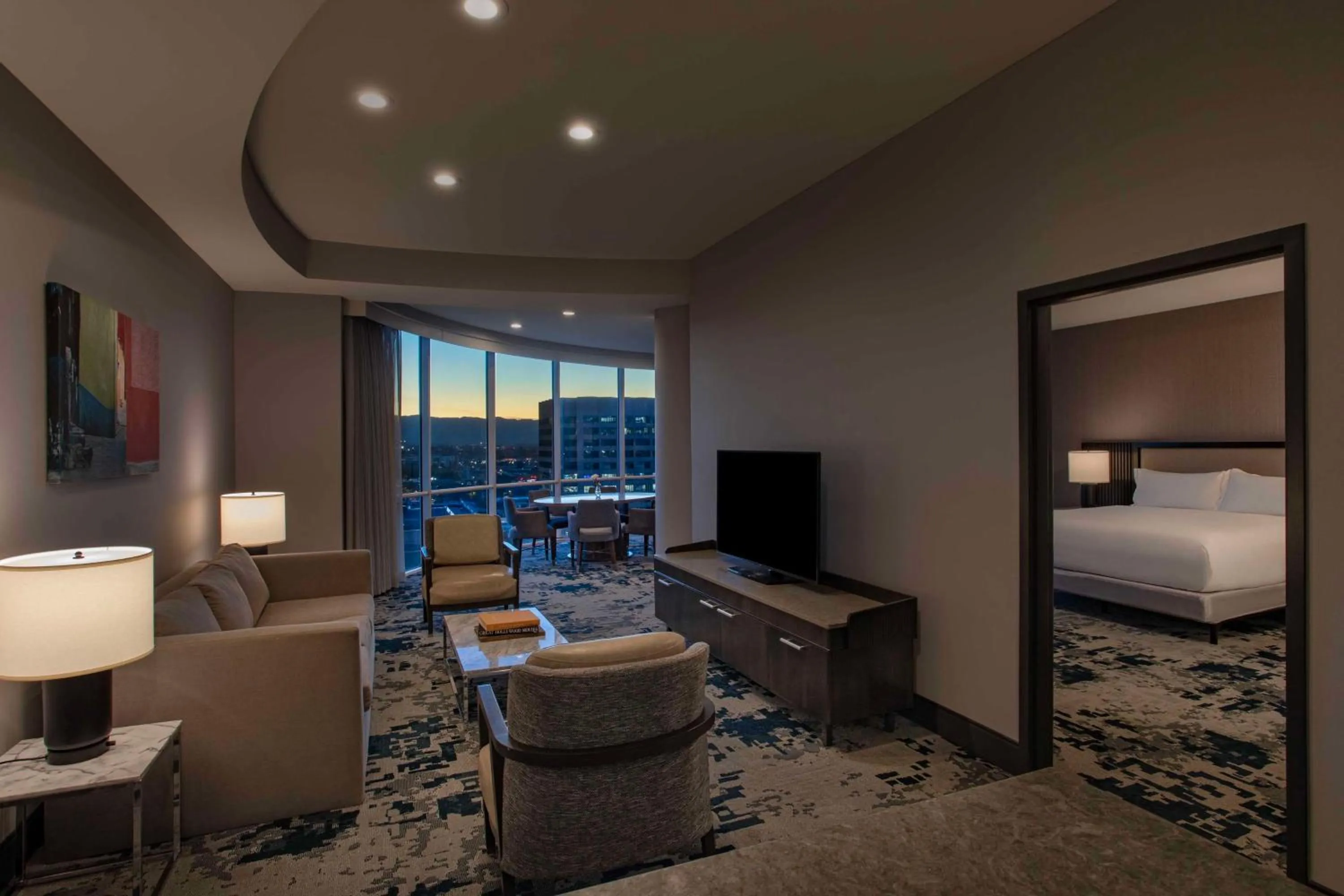 Living room, Bed in Hilton San Jose