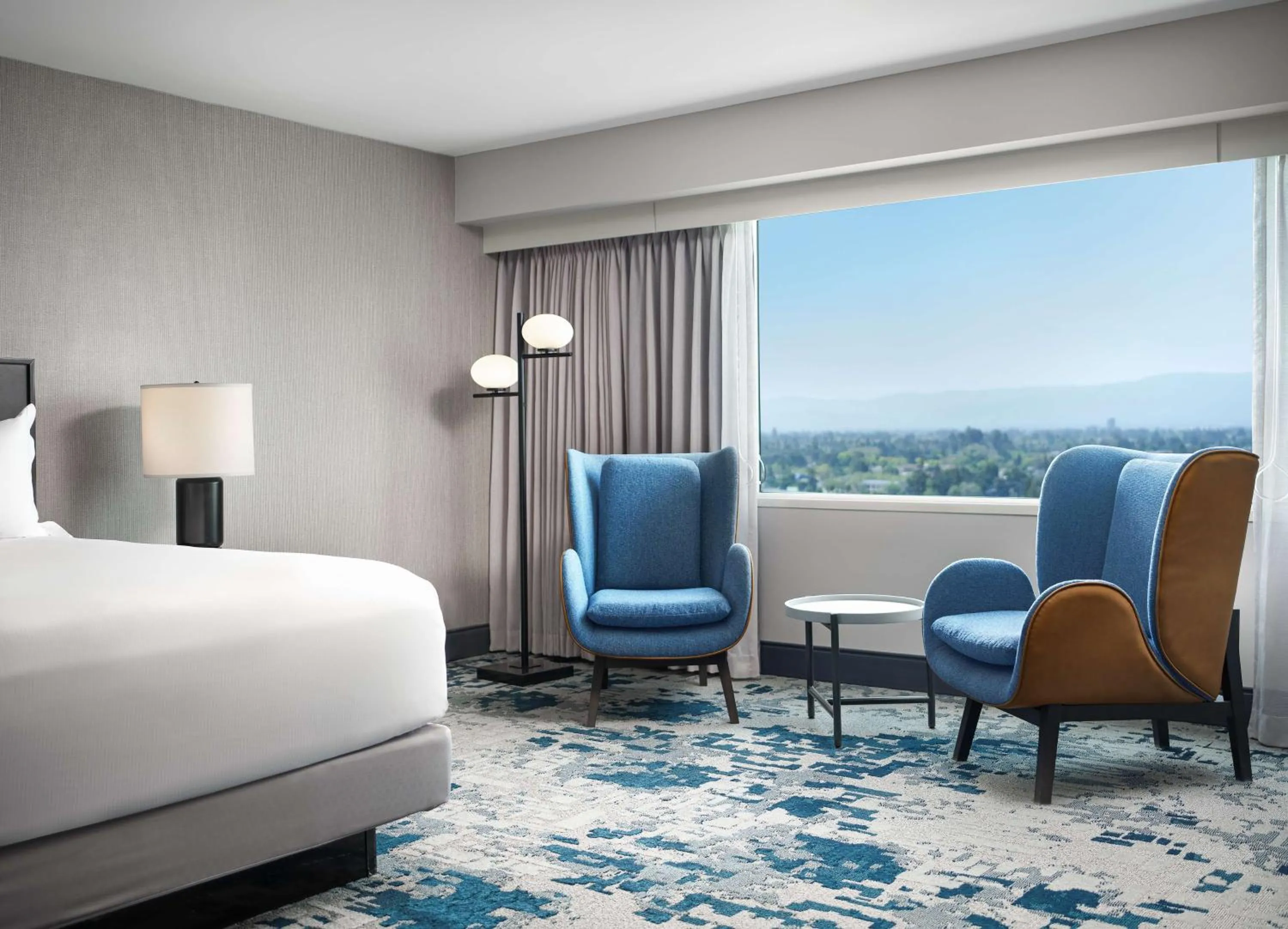 Living room, Bed in Hilton San Jose