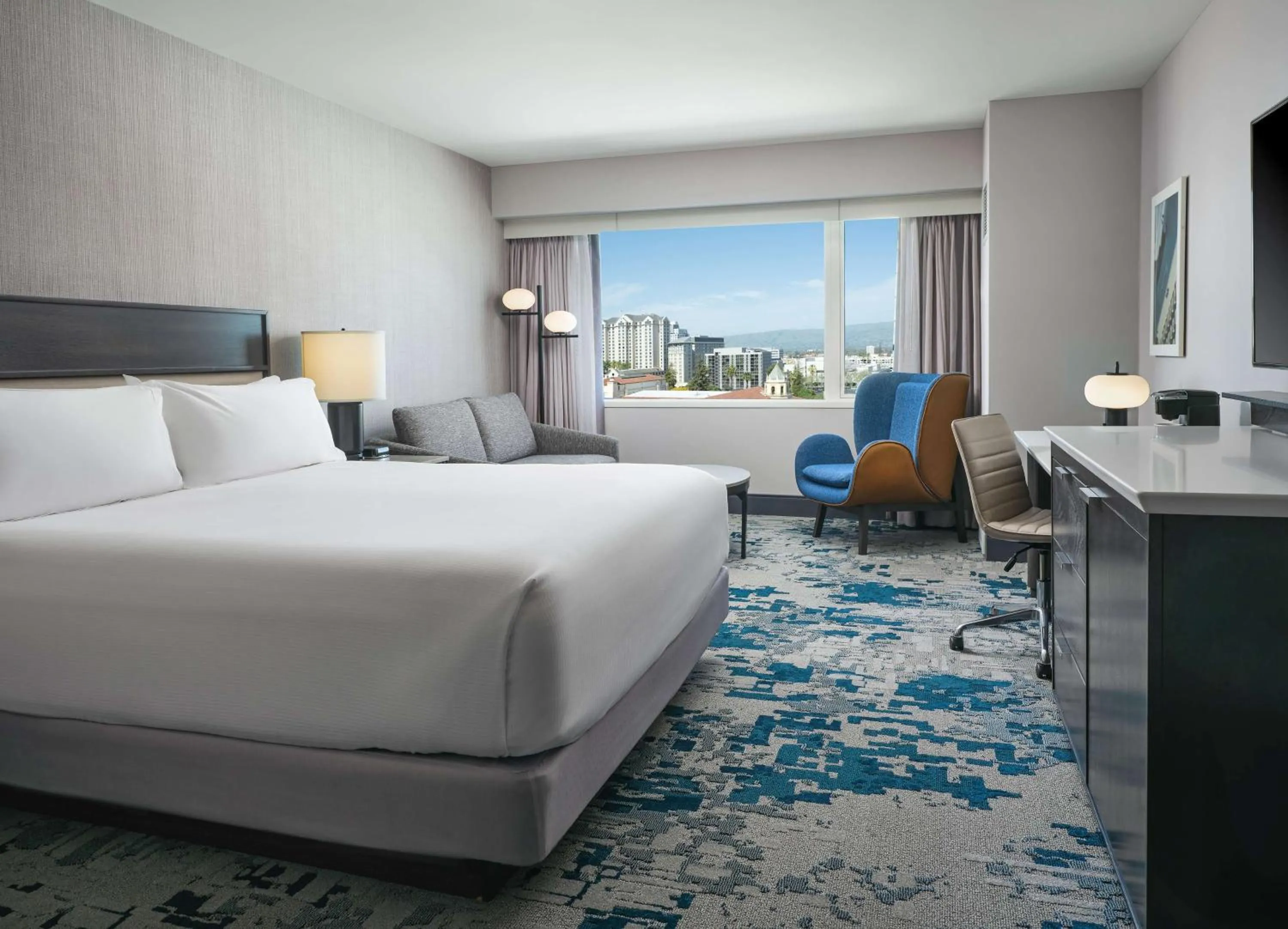 Bed in Hilton San Jose