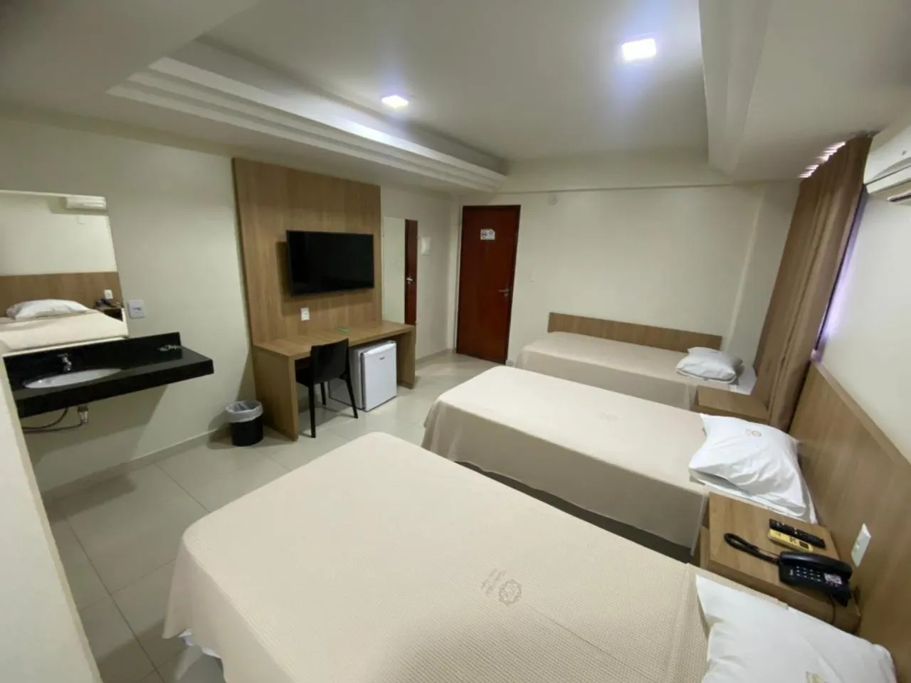 Bedroom, Bed in Tawfiqs Hotel