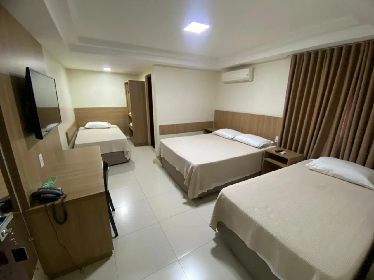 Bedroom, Bed in Tawfiqs Hotel