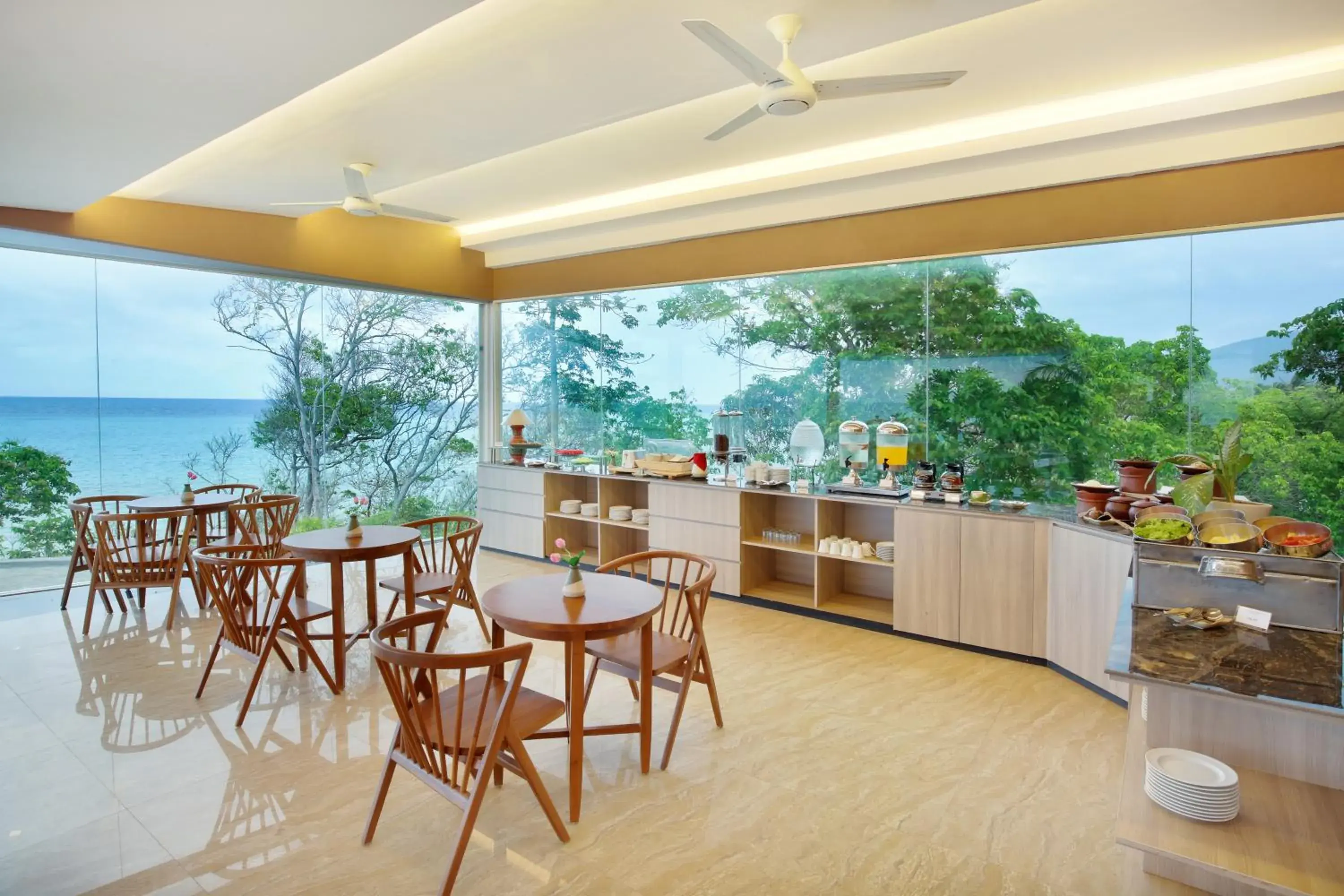 Restaurant/places to eat in Royal Ocean Resort Karimunjawa Restaurant/places to eat in Royal Ocean Resort Karimunjawa