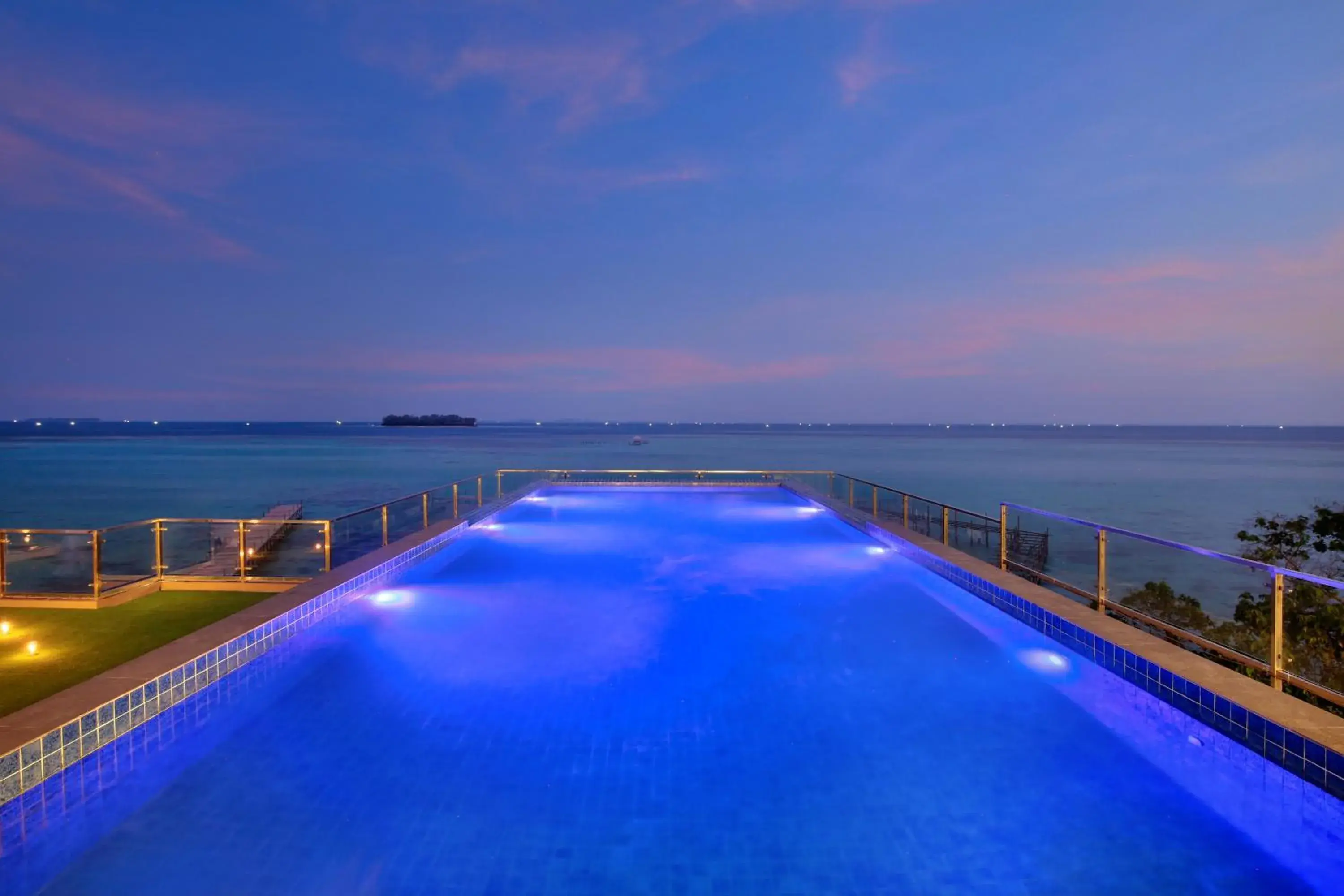 Pool view in Royal Ocean Resort Karimunjawa Pool view in Royal Ocean Resort Karimunjawa