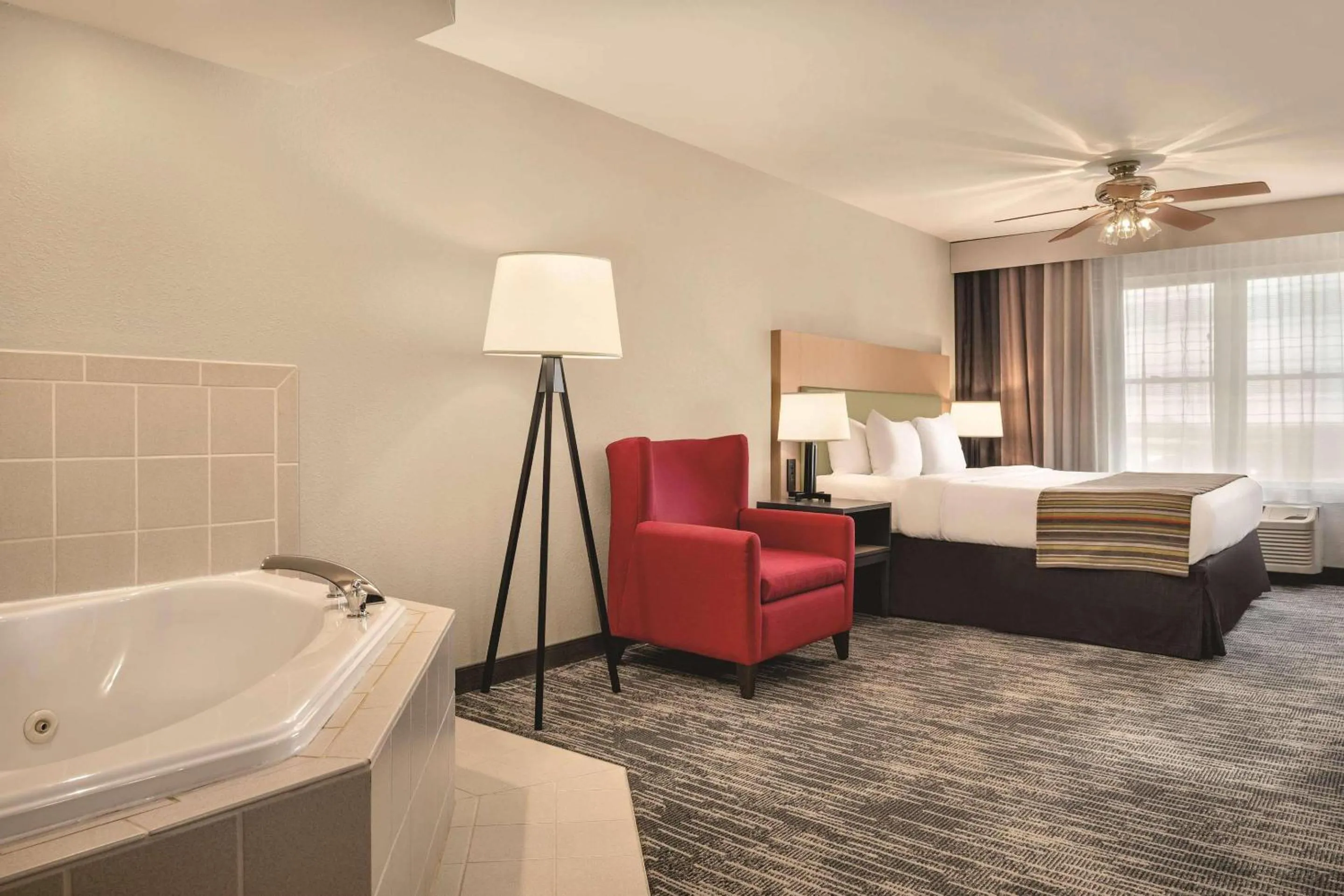 Bedroom, Bed in Country Inn & Suites by Radisson, Galena, IL