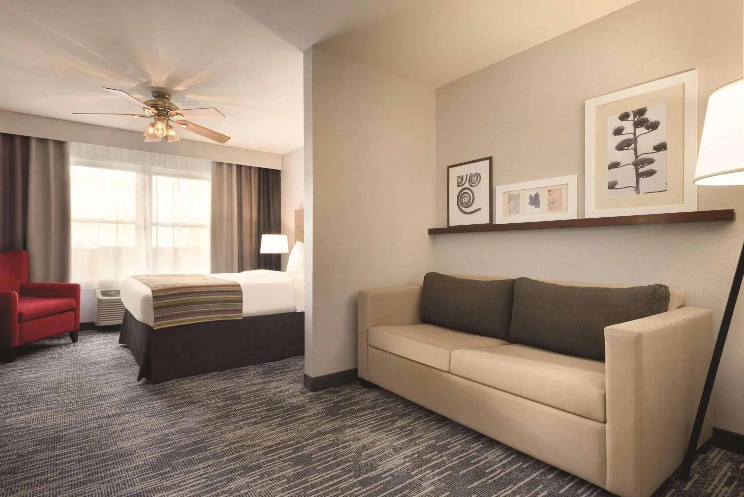 Bedroom in Country Inn & Suites by Radisson, Galena, IL