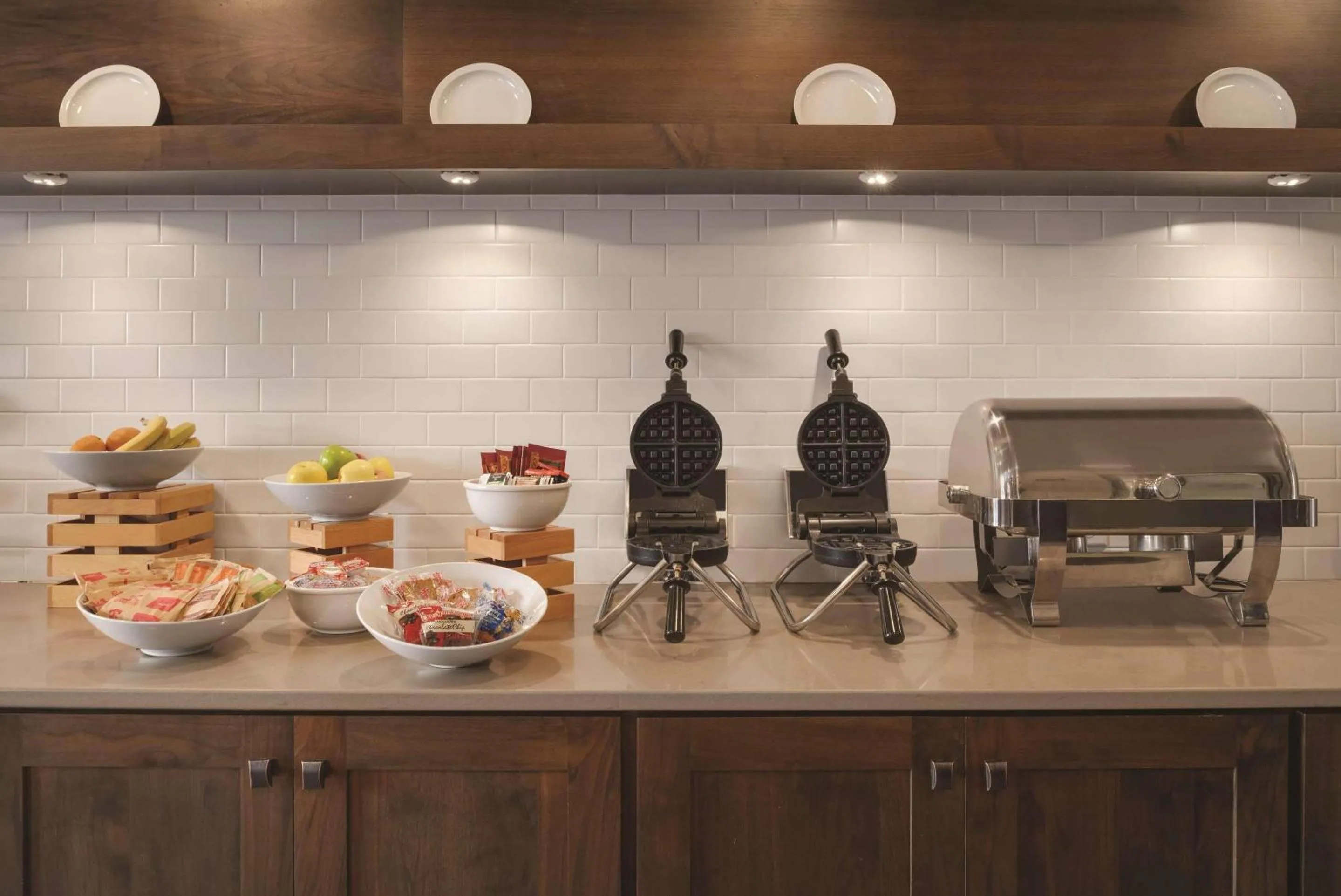 Breakfast in Country Inn & Suites by Radisson, Galena, IL