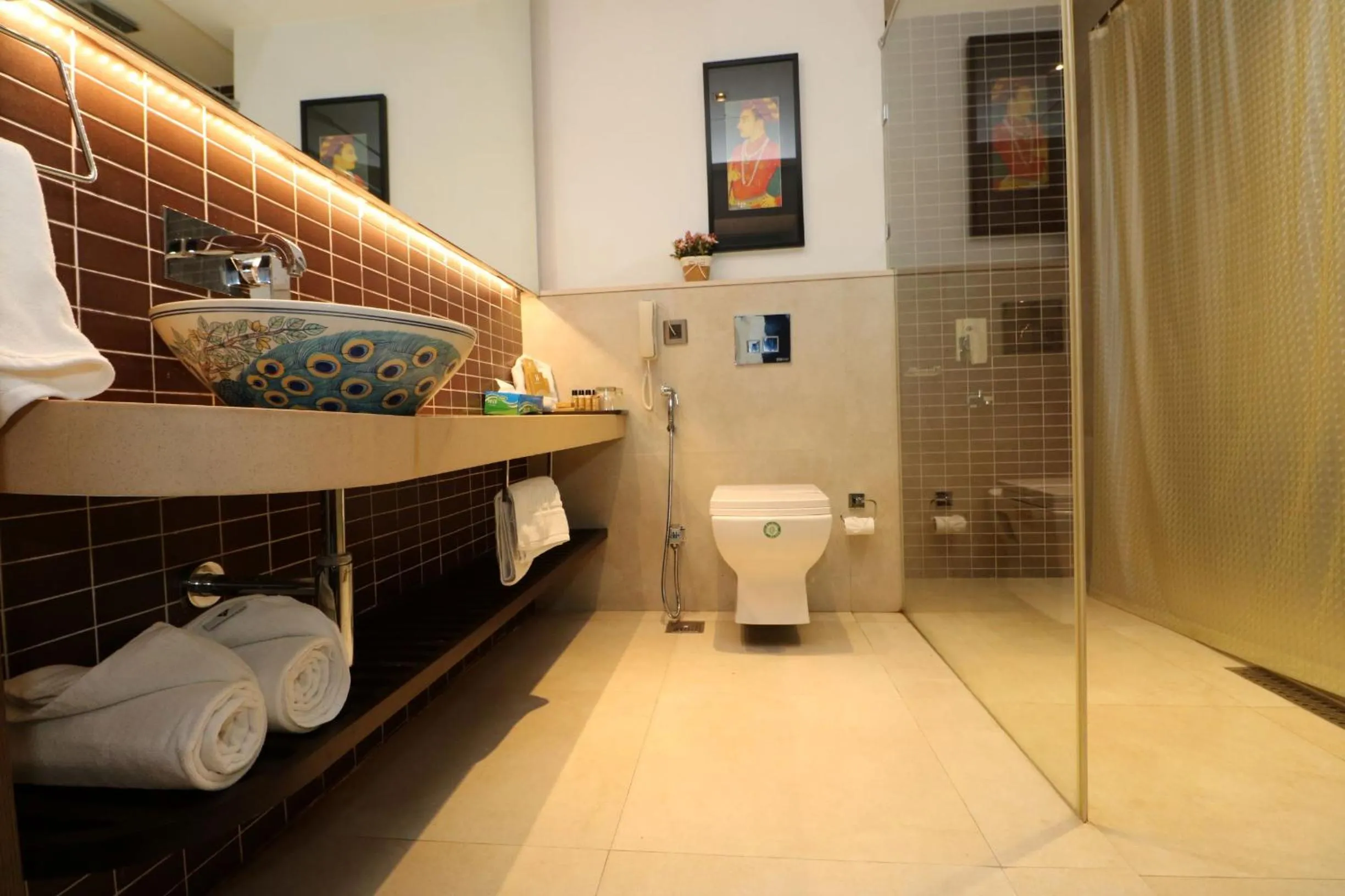 Toilet in Hotel Gallery 67